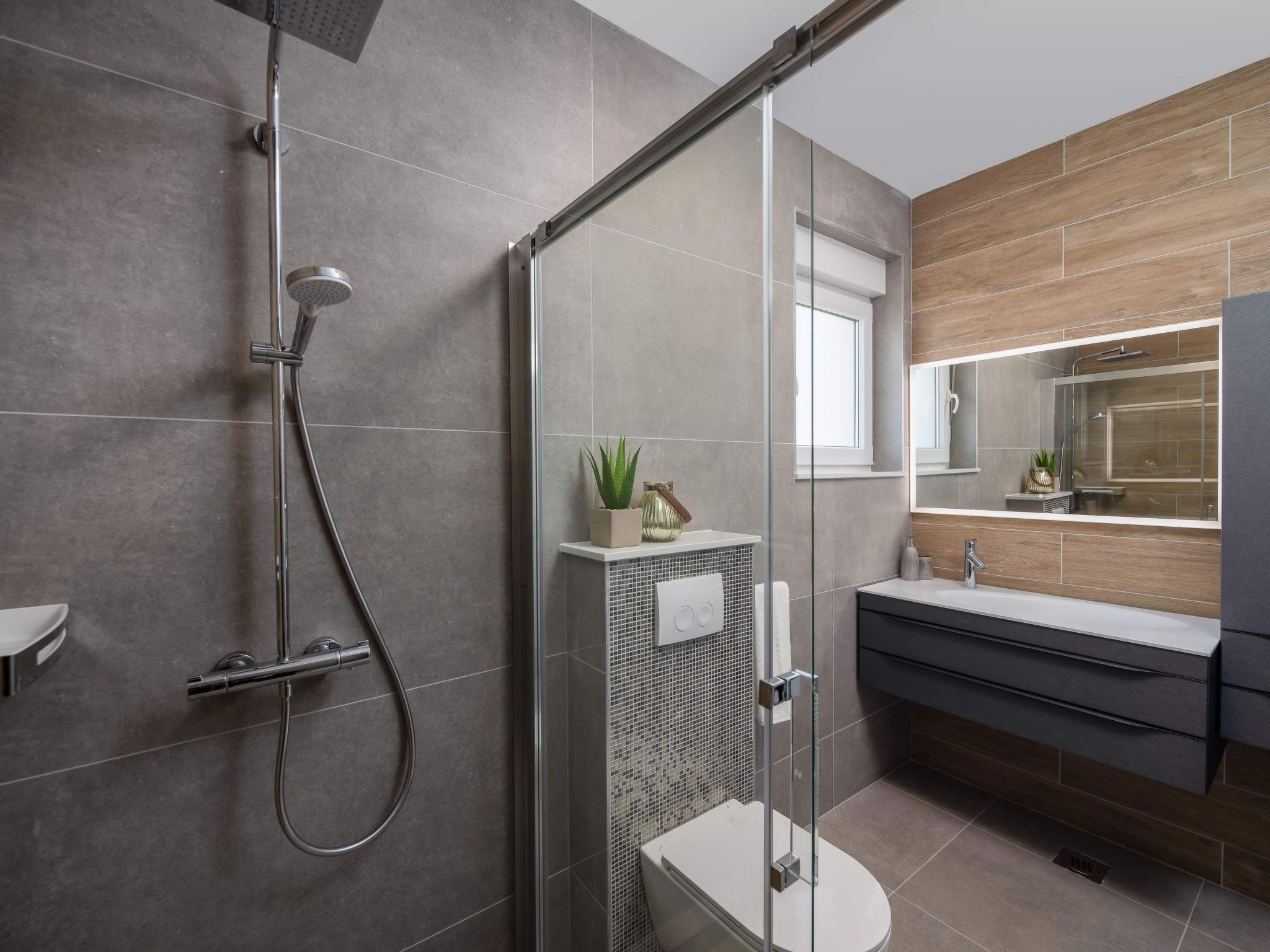 Villa in Strandnähe, Pool, Kinderspielplatz-Image-tags.info