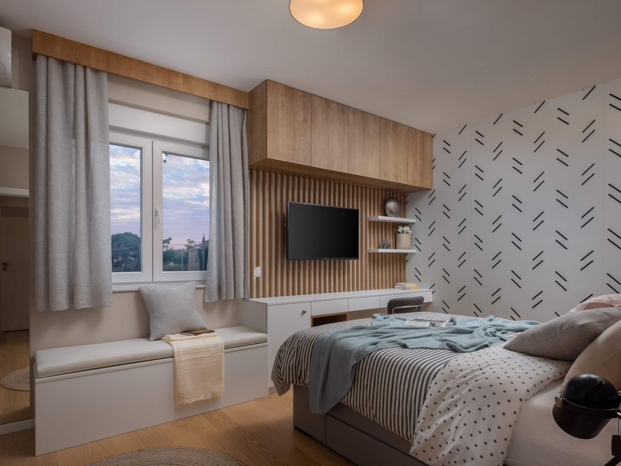 Villa in Strandnähe, Pool, Kinderspielplatz-Image-tags.info