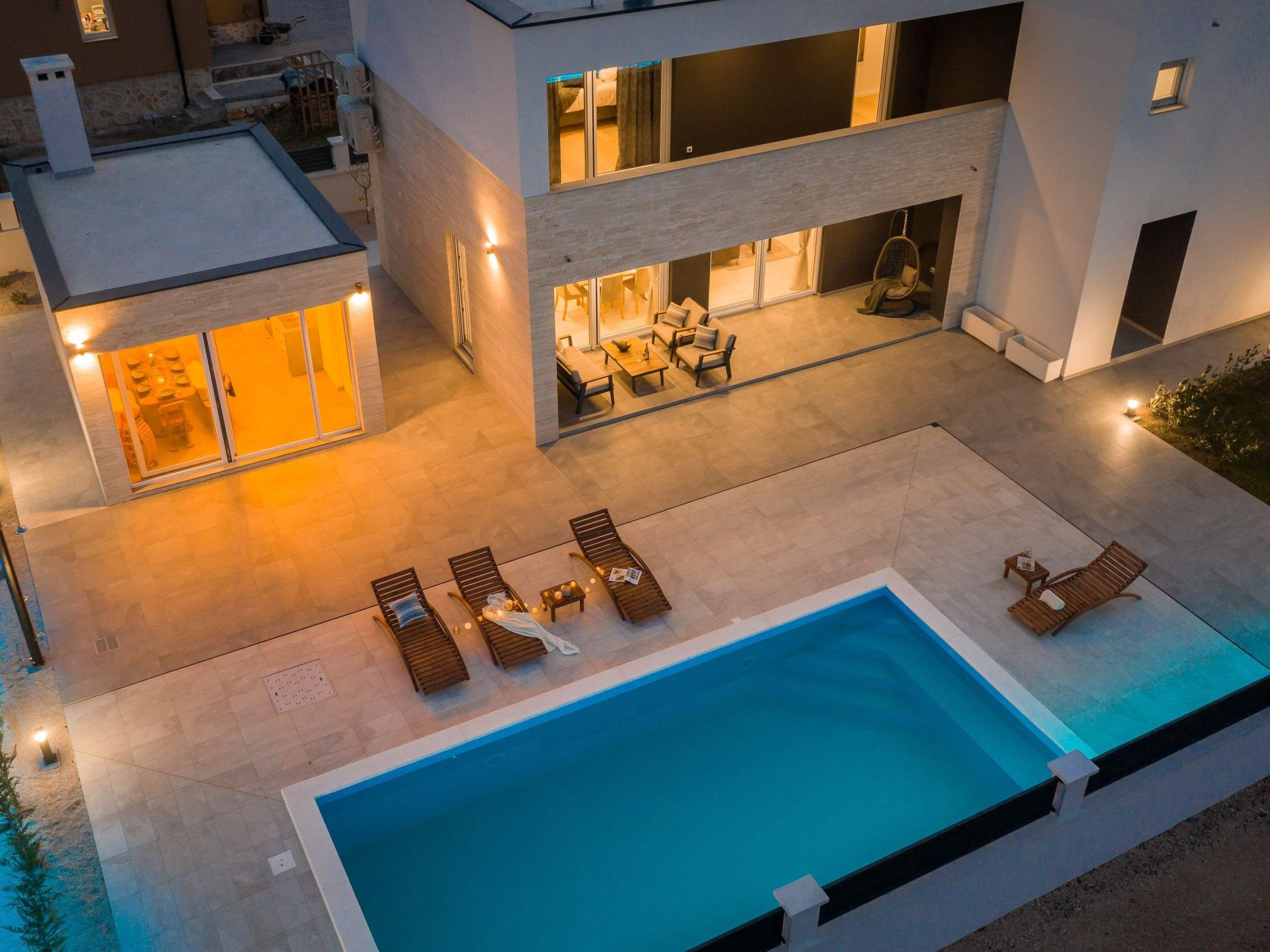 Villa in Strandnähe, Pool, Kinderspielplatz-Image-tags.info