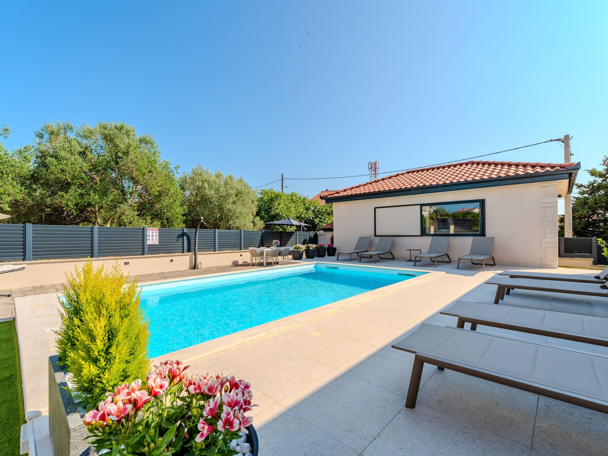 Villa Ballat-Image-tags.info