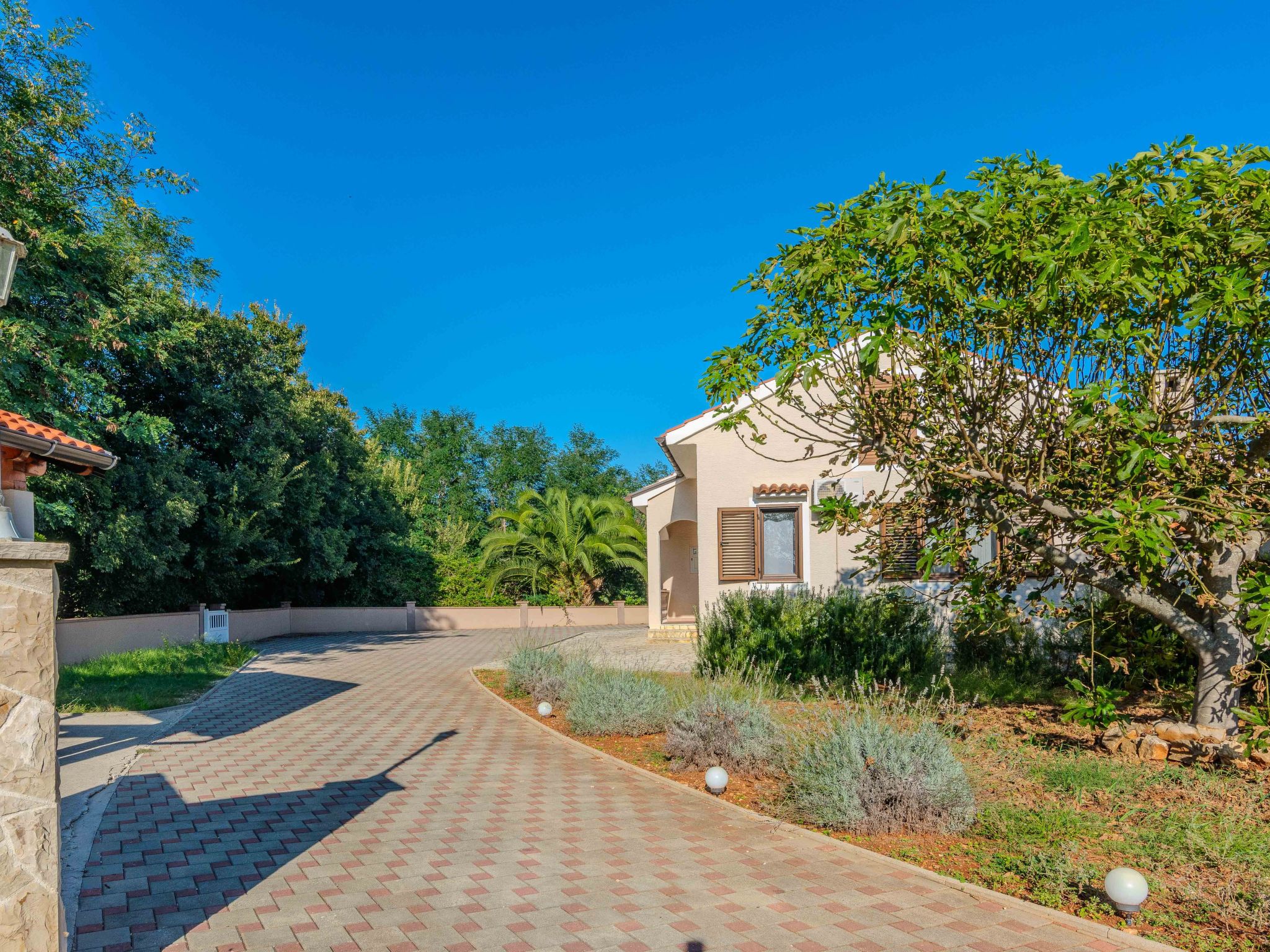 Holiday home Suric-Image-tags.info