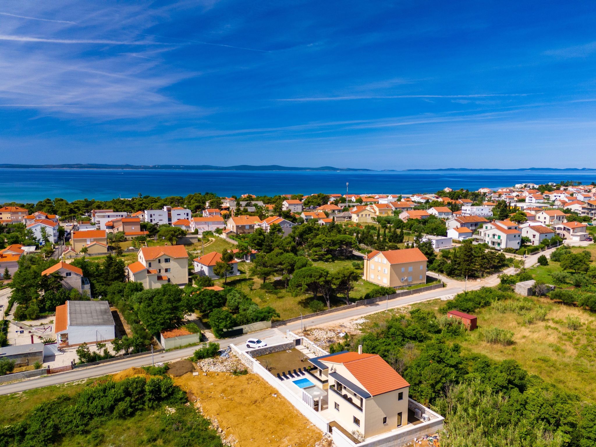 Neue Luxusvilla mit Pool - Agentur TA Leut-Draußen