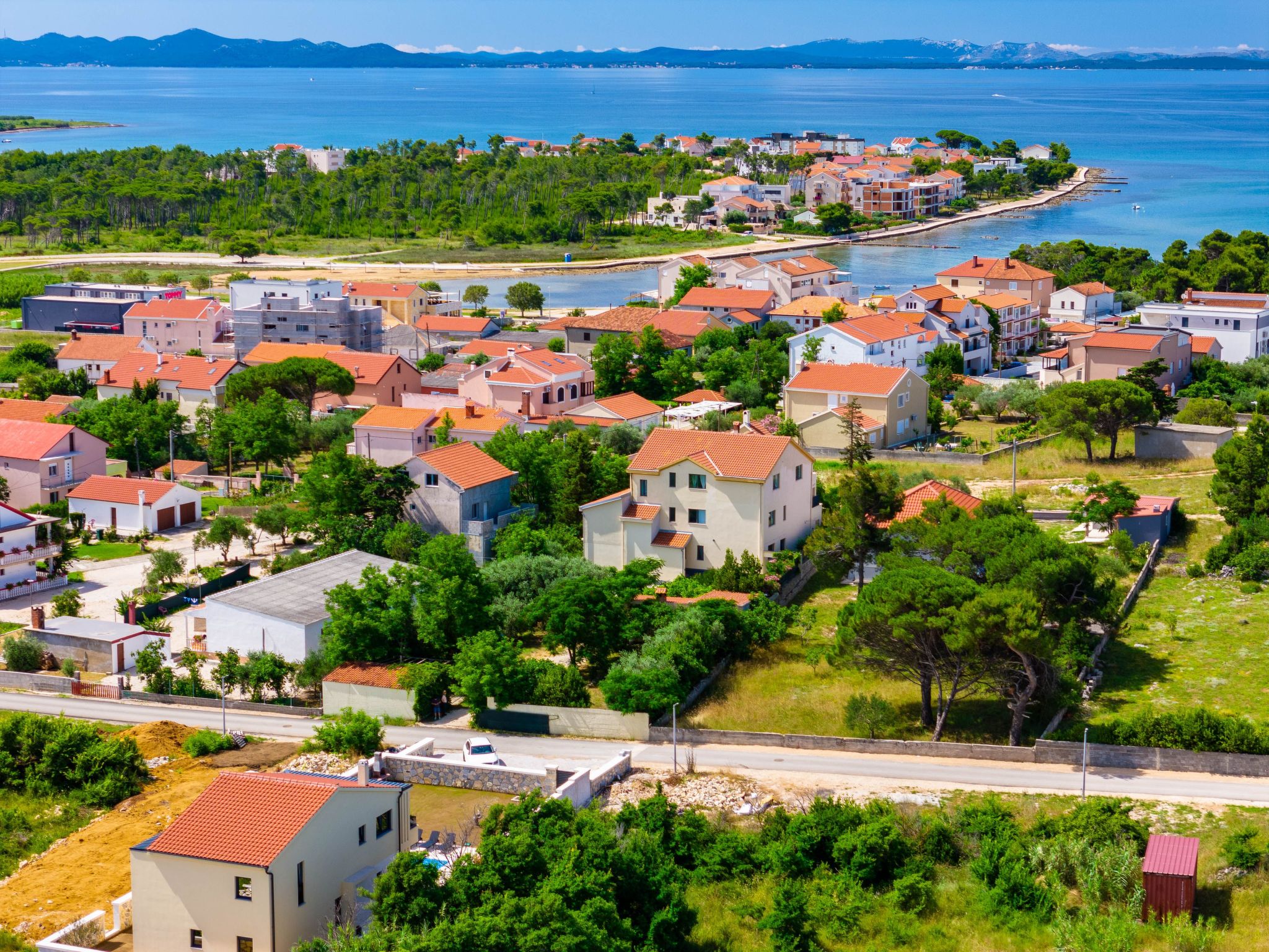 Neue Luxusvilla mit Pool - Agentur TA Leut-Draußen