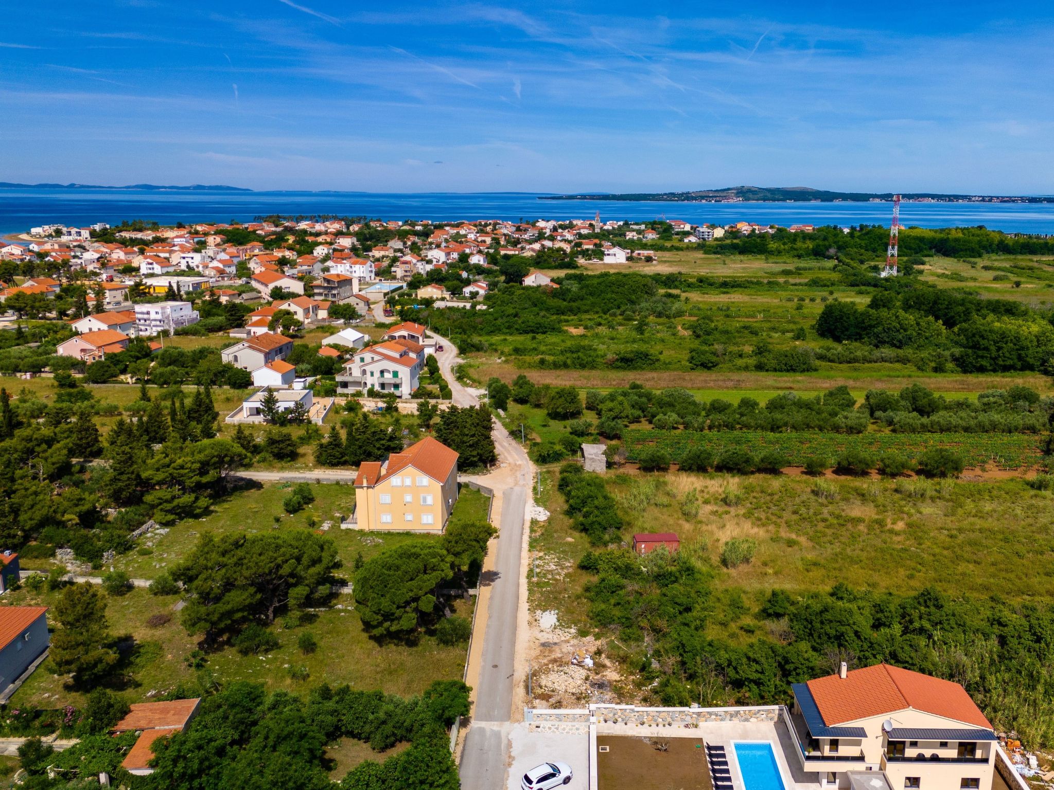 Neue Luxusvilla mit Pool - Agentur TA Leut-Draußen