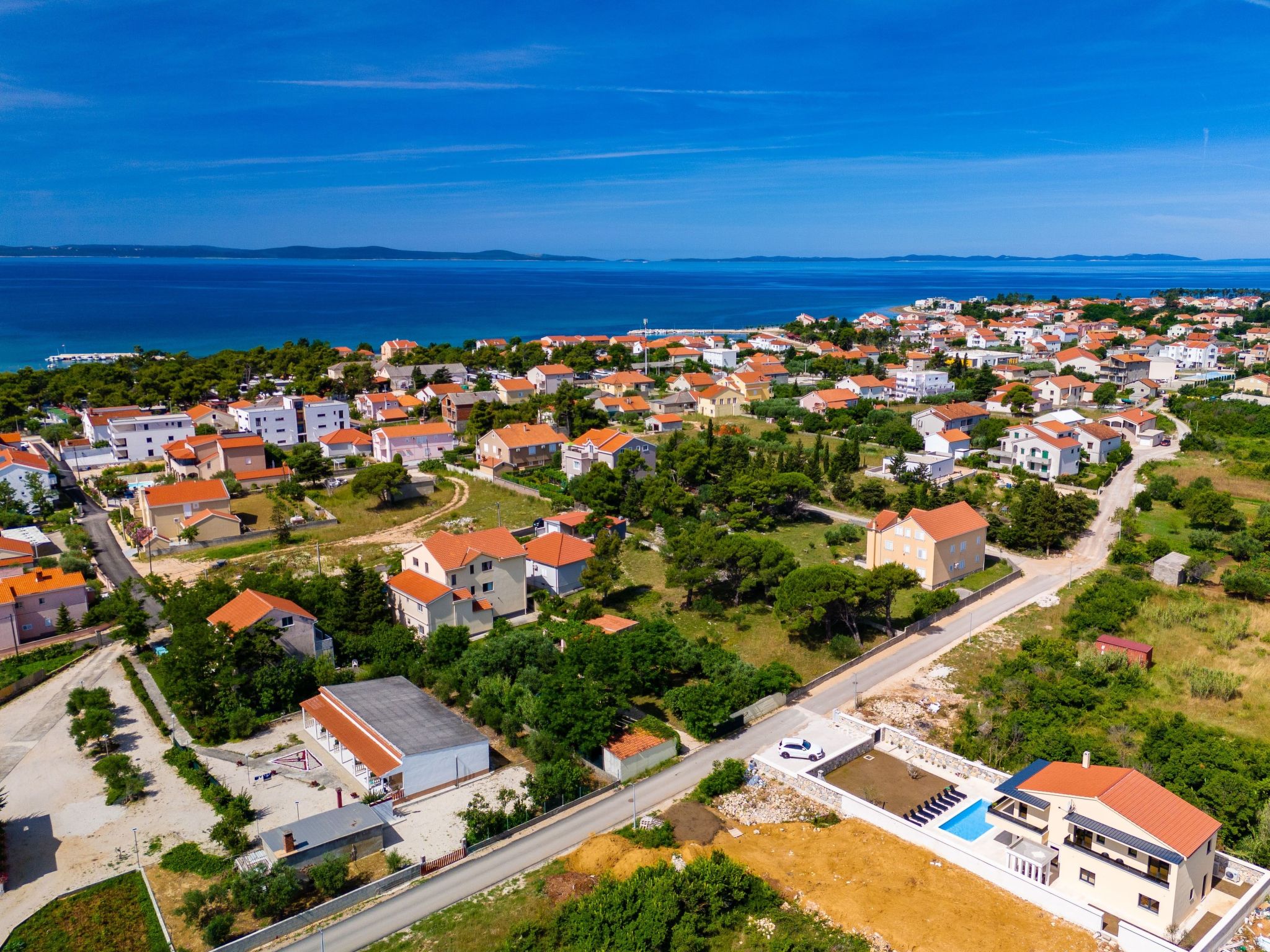 Neue Luxusvilla mit Pool - Agentur TA Leut-Draußen