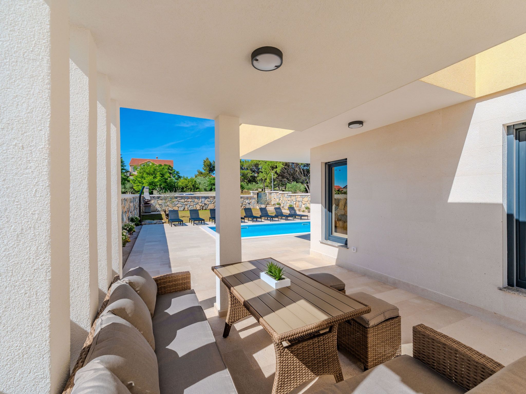 Neue Luxusvilla mit Pool - Agentur TA Leut-Drinnen