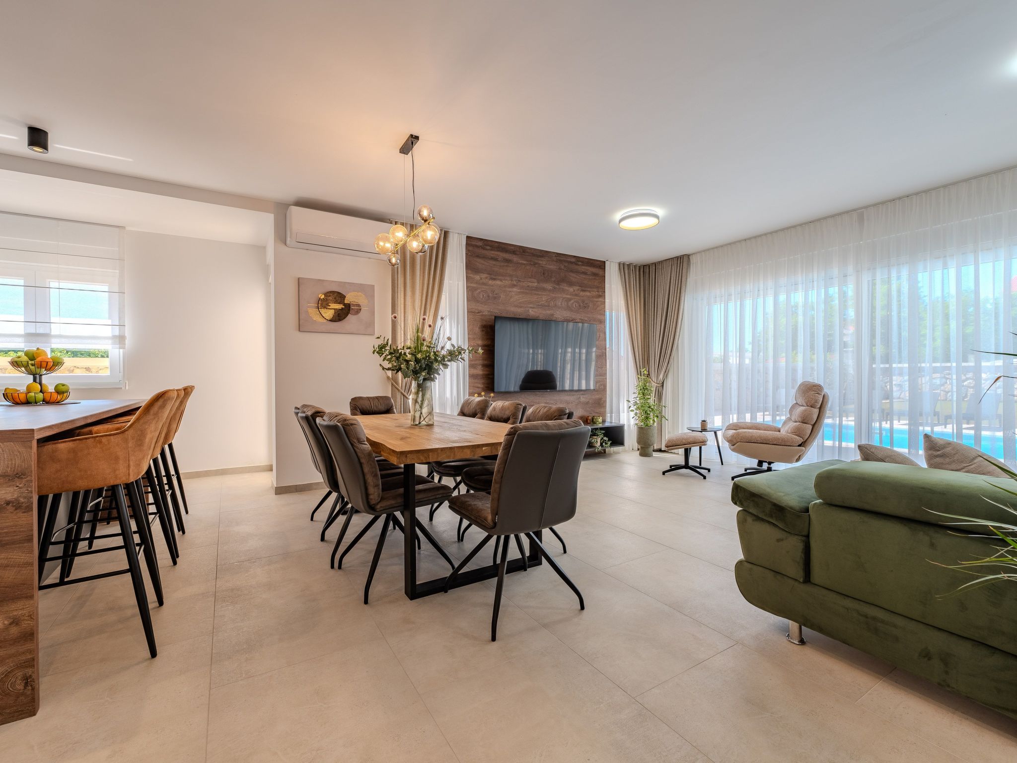 Neue Luxusvilla mit Pool - Agentur TA Leut-Drinnen