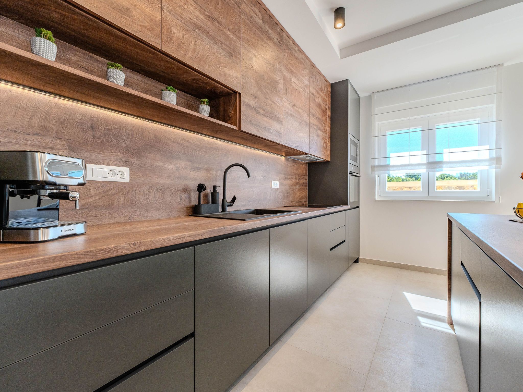 Neue Luxusvilla mit Pool - Agentur TA Leut-Drinnen