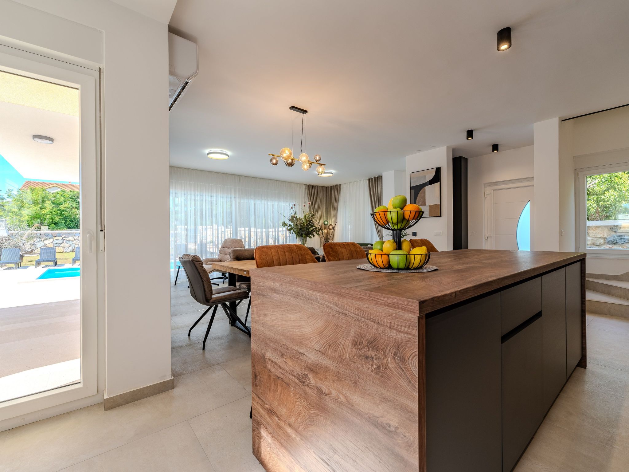 Neue Luxusvilla mit Pool - Agentur TA Leut-Draußen