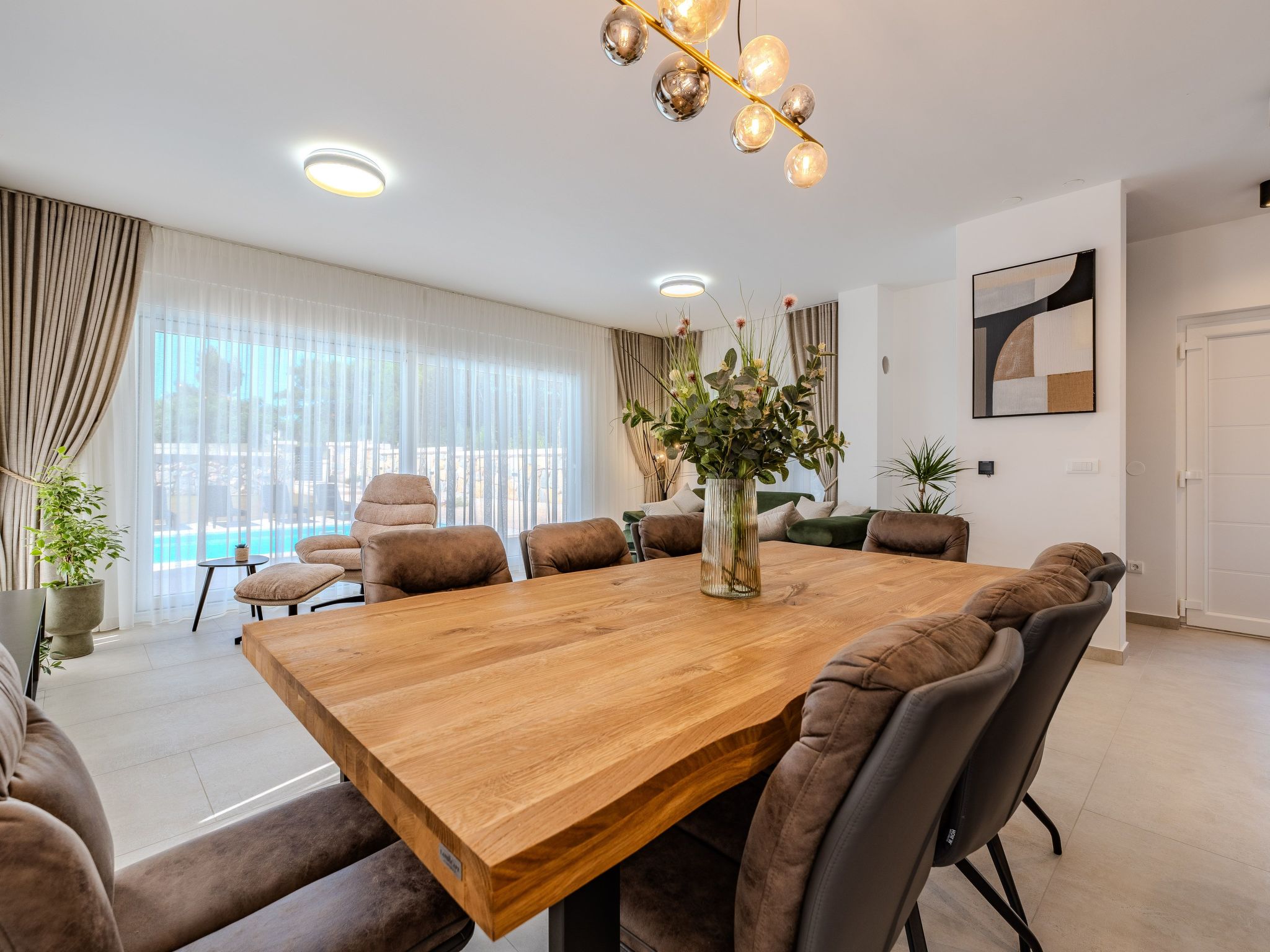 Neue Luxusvilla mit Pool - Agentur TA Leut-Drinnen