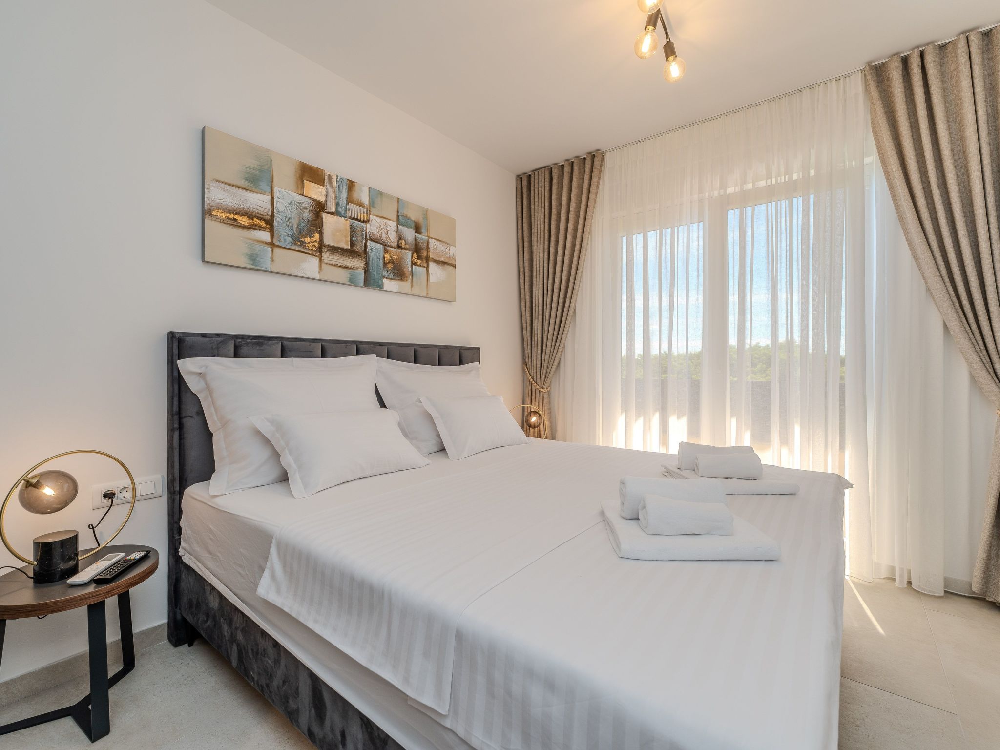 Neue Luxusvilla mit Pool - Agentur TA Leut-Drinnen