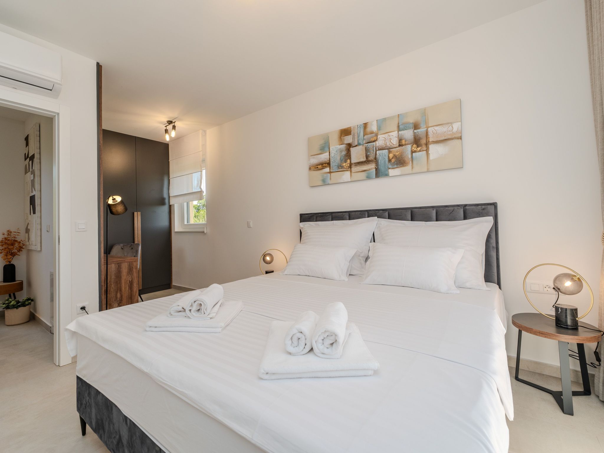 Neue Luxusvilla mit Pool - Agentur TA Leut-Image-tags.info