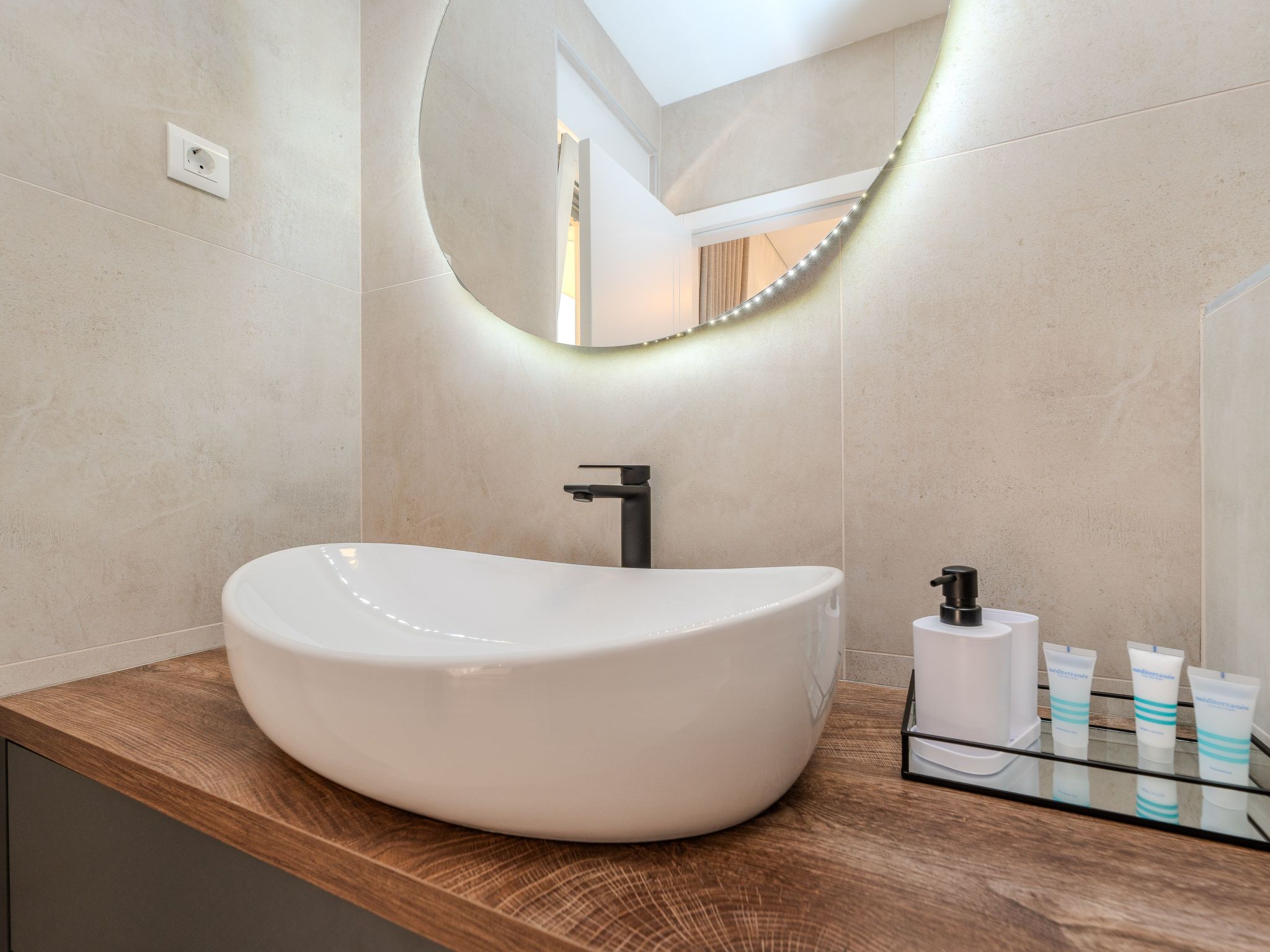 Neue Luxusvilla mit Pool - Agentur TA Leut-Drinnen