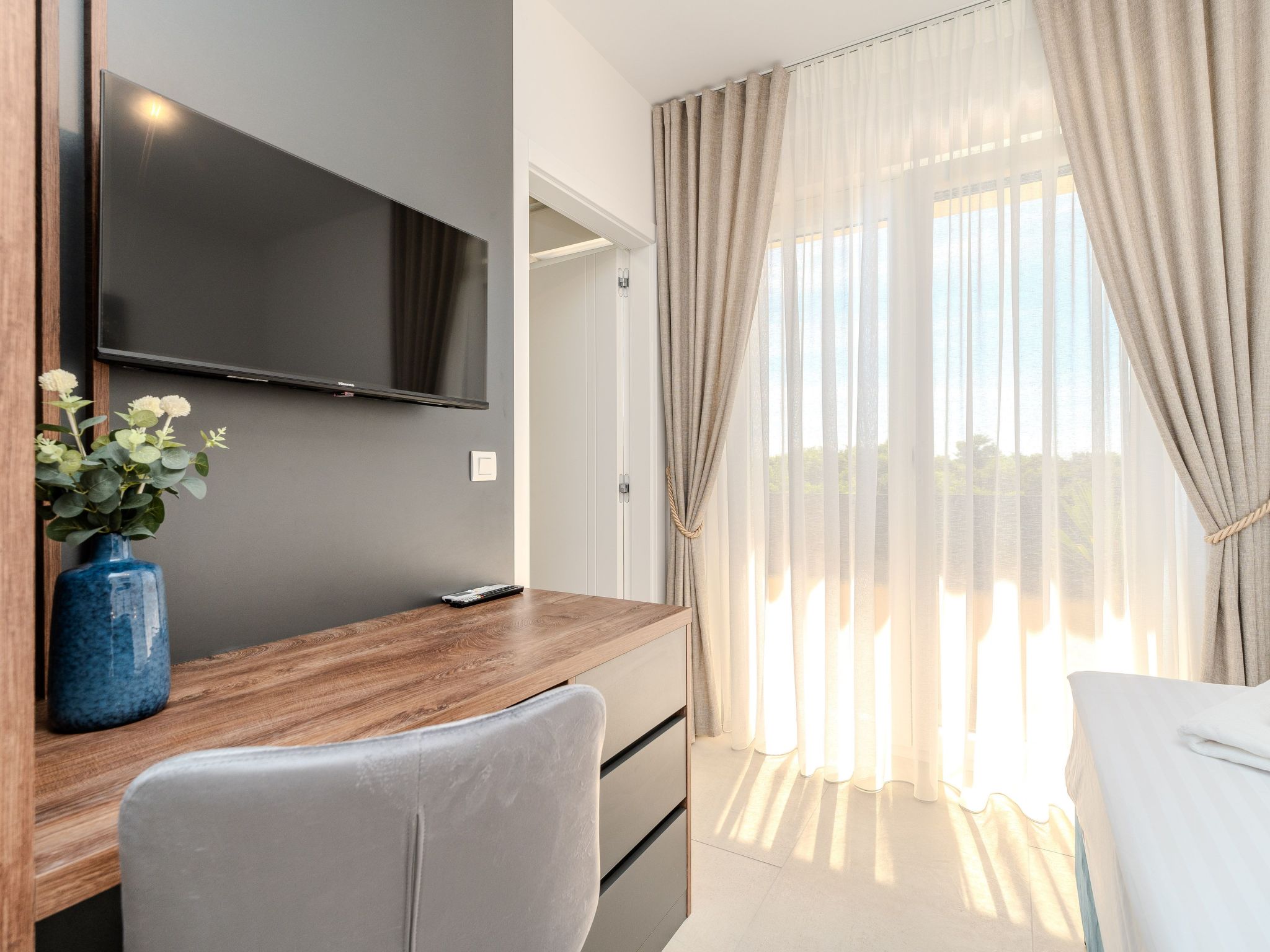 Neue Luxusvilla mit Pool - Agentur TA Leut-Drinnen