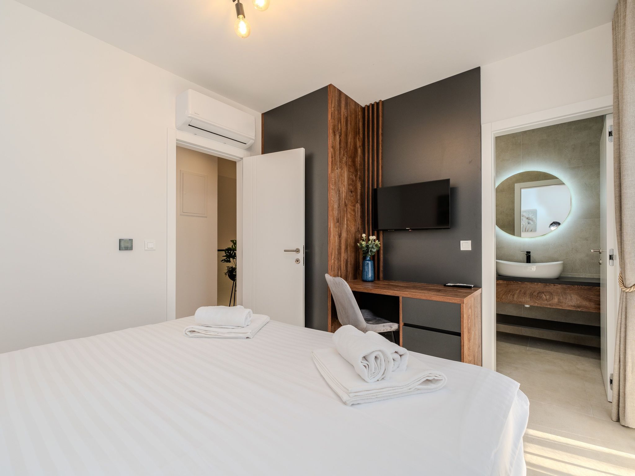 Neue Luxusvilla mit Pool - Agentur TA Leut-Drinnen