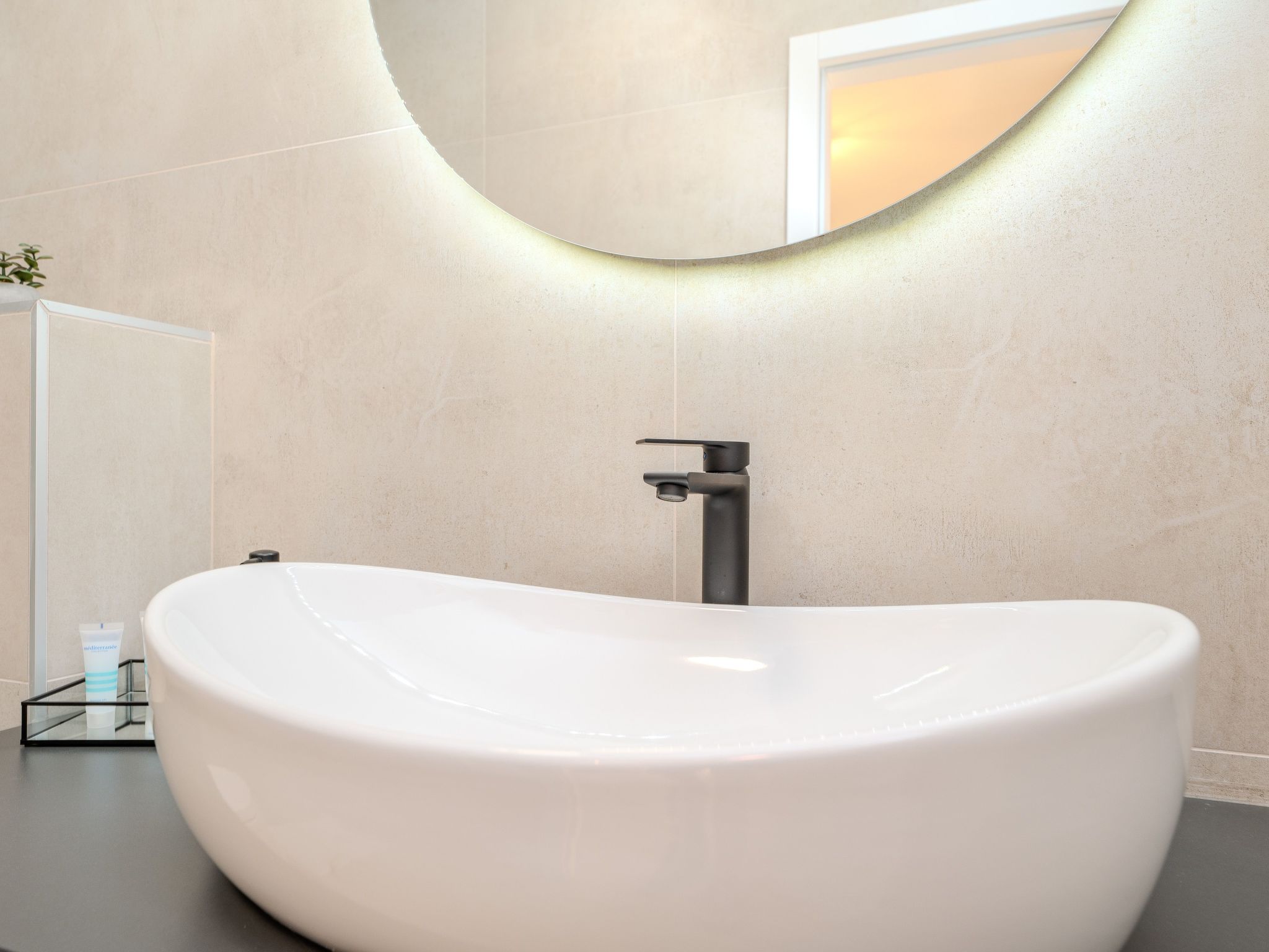 Neue Luxusvilla mit Pool - Agentur TA Leut-Drinnen