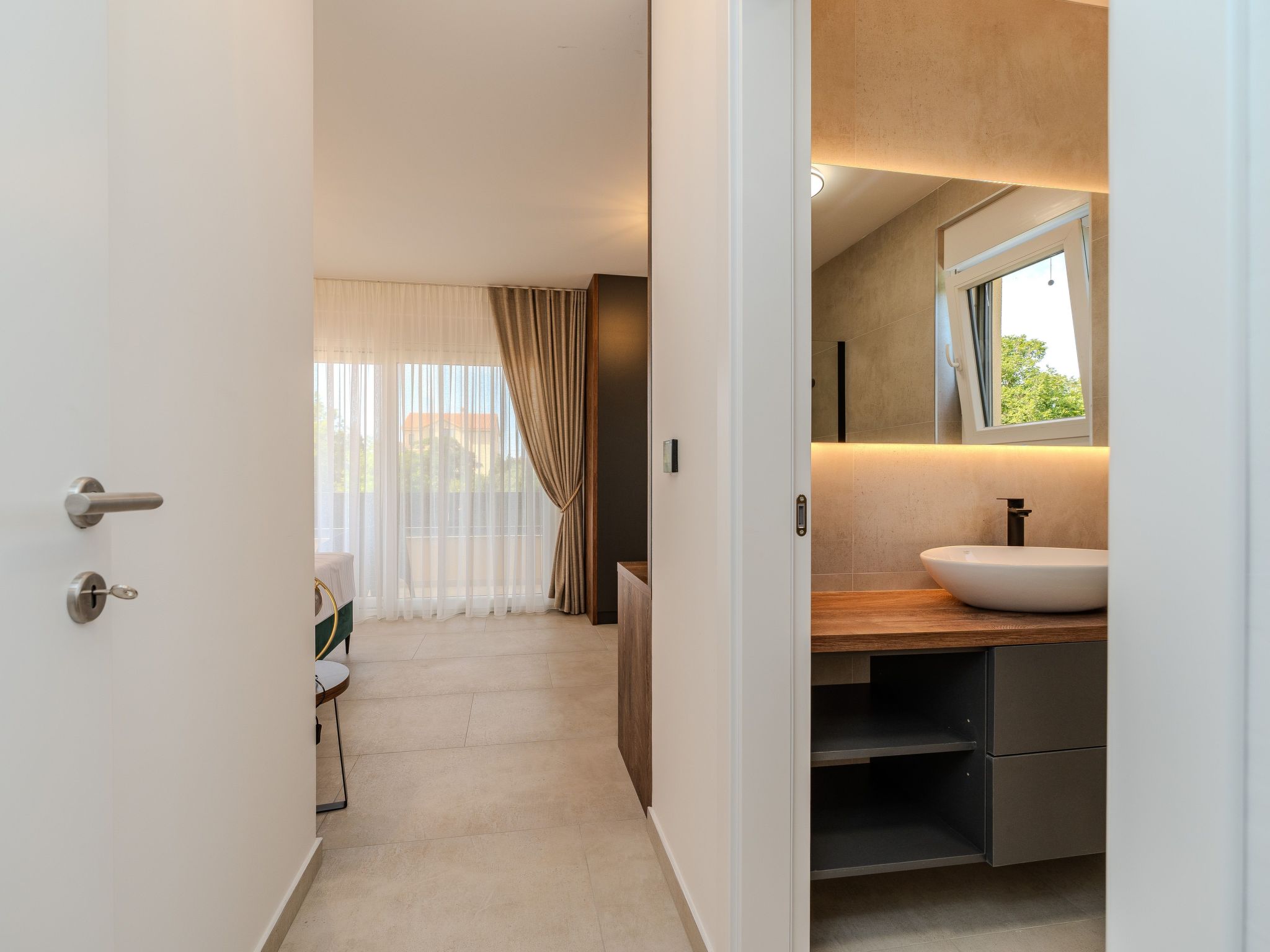 Neue Luxusvilla mit Pool - Agentur TA Leut-Drinnen