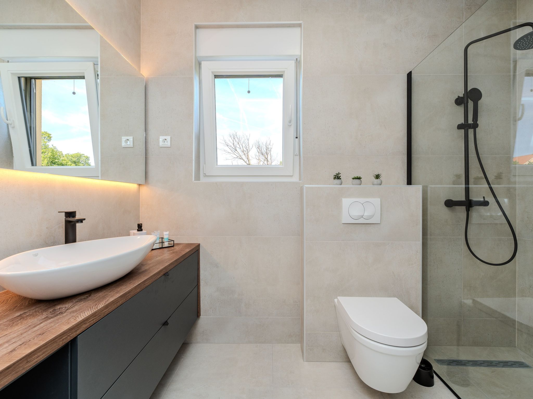 Neue Luxusvilla mit Pool - Agentur TA Leut-Drinnen