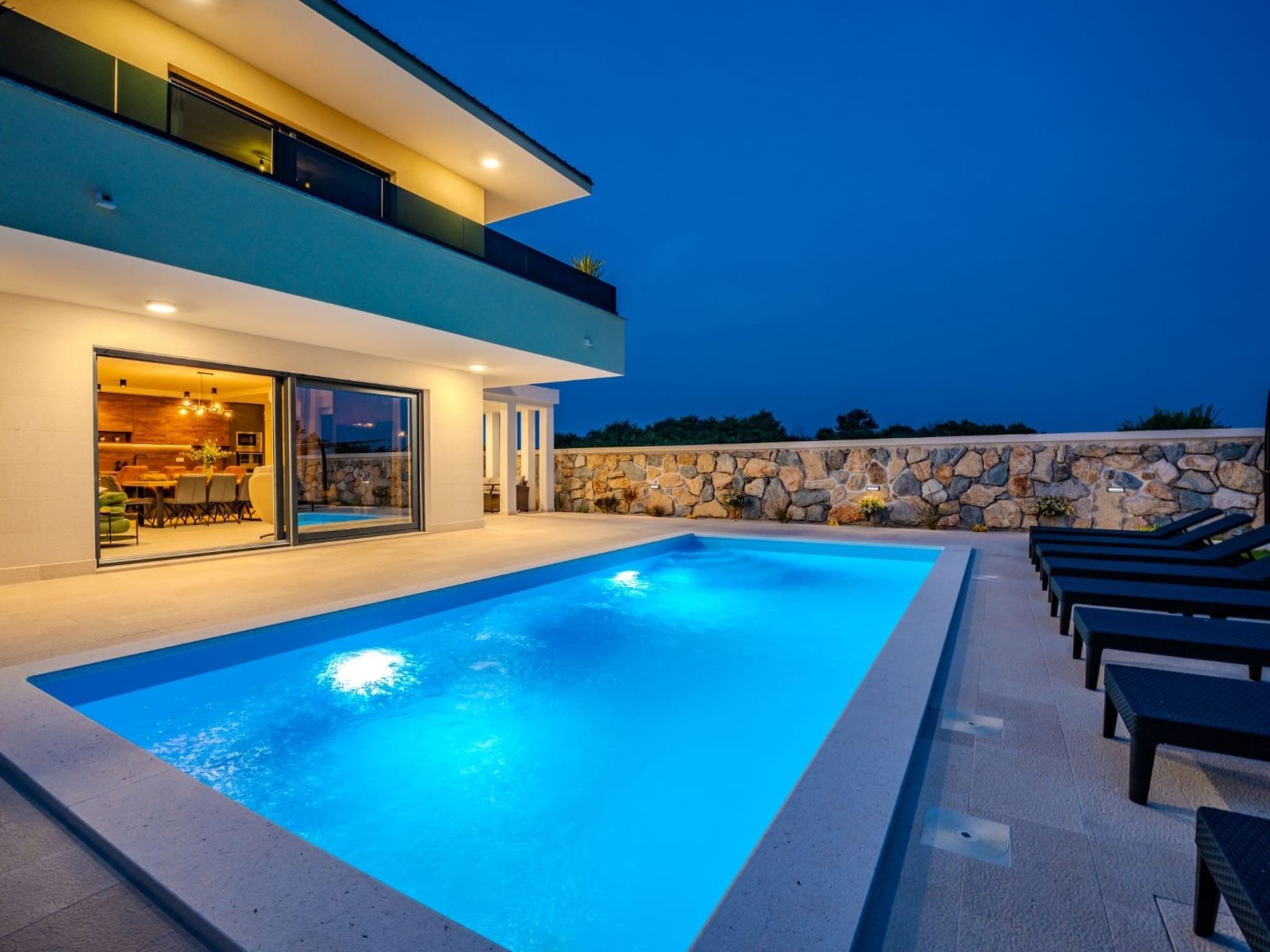 Neue Luxusvilla mit Pool - Agentur TA Leut-Image-tags.info