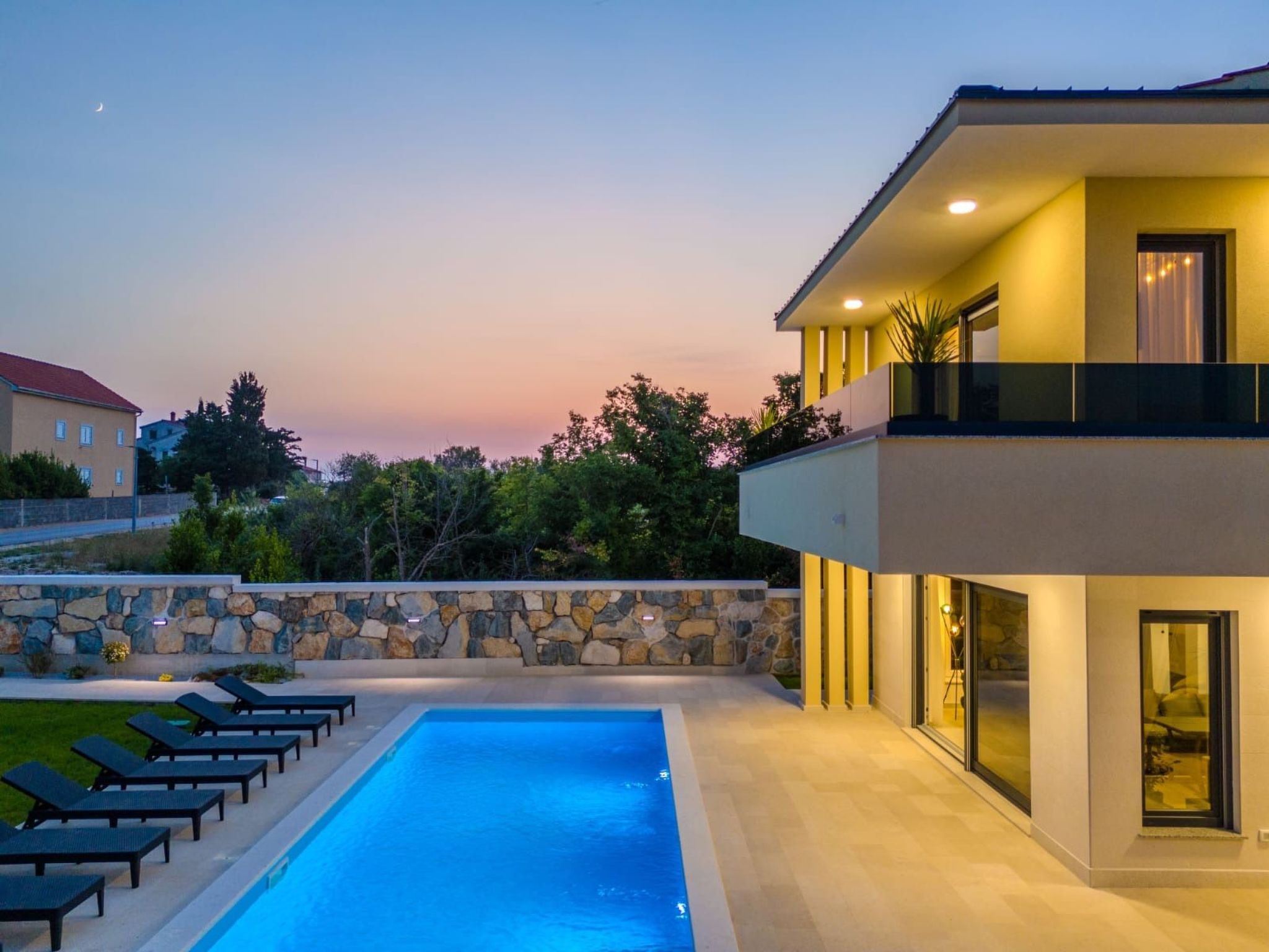 Neue Luxusvilla mit Pool - Agentur TA Leut-Drinnen