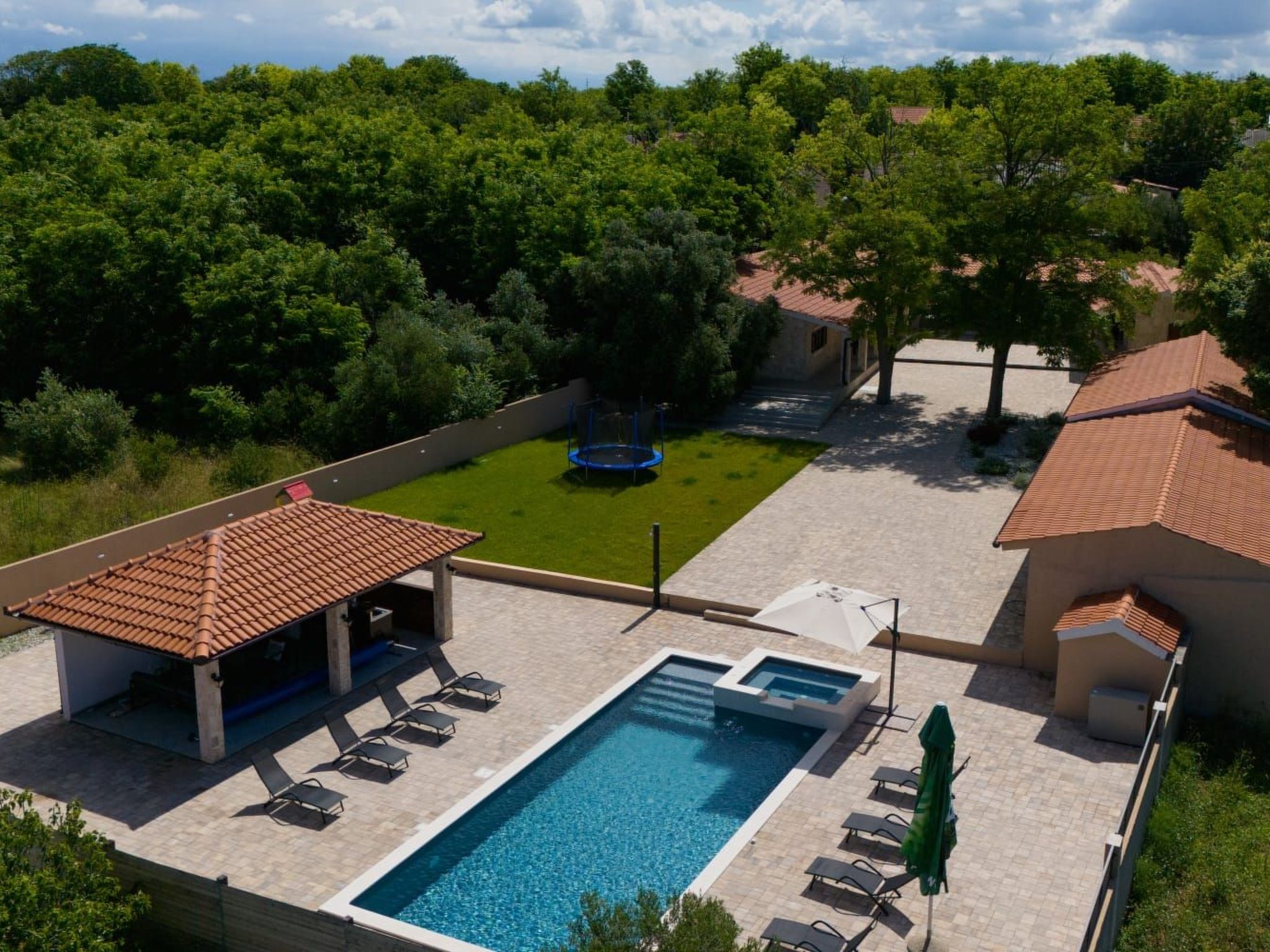 Ferienhaus mit umzäuntem Garten in Privlaka (Kroatien) und 1 Hund erlaubt