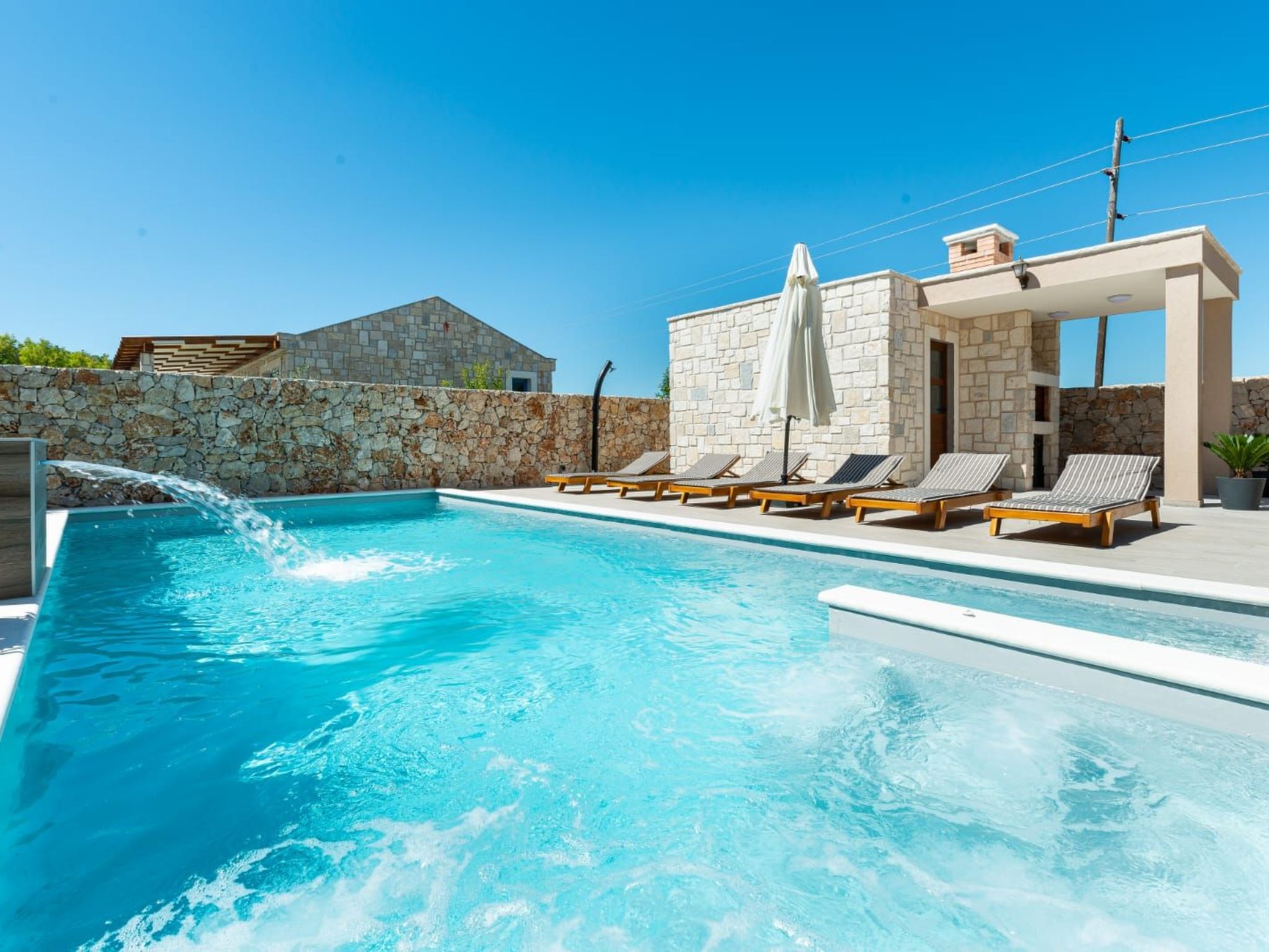 Vakantiehuis met omheinde tuin in Privlaka (Kroatië) 1 hond is welkom