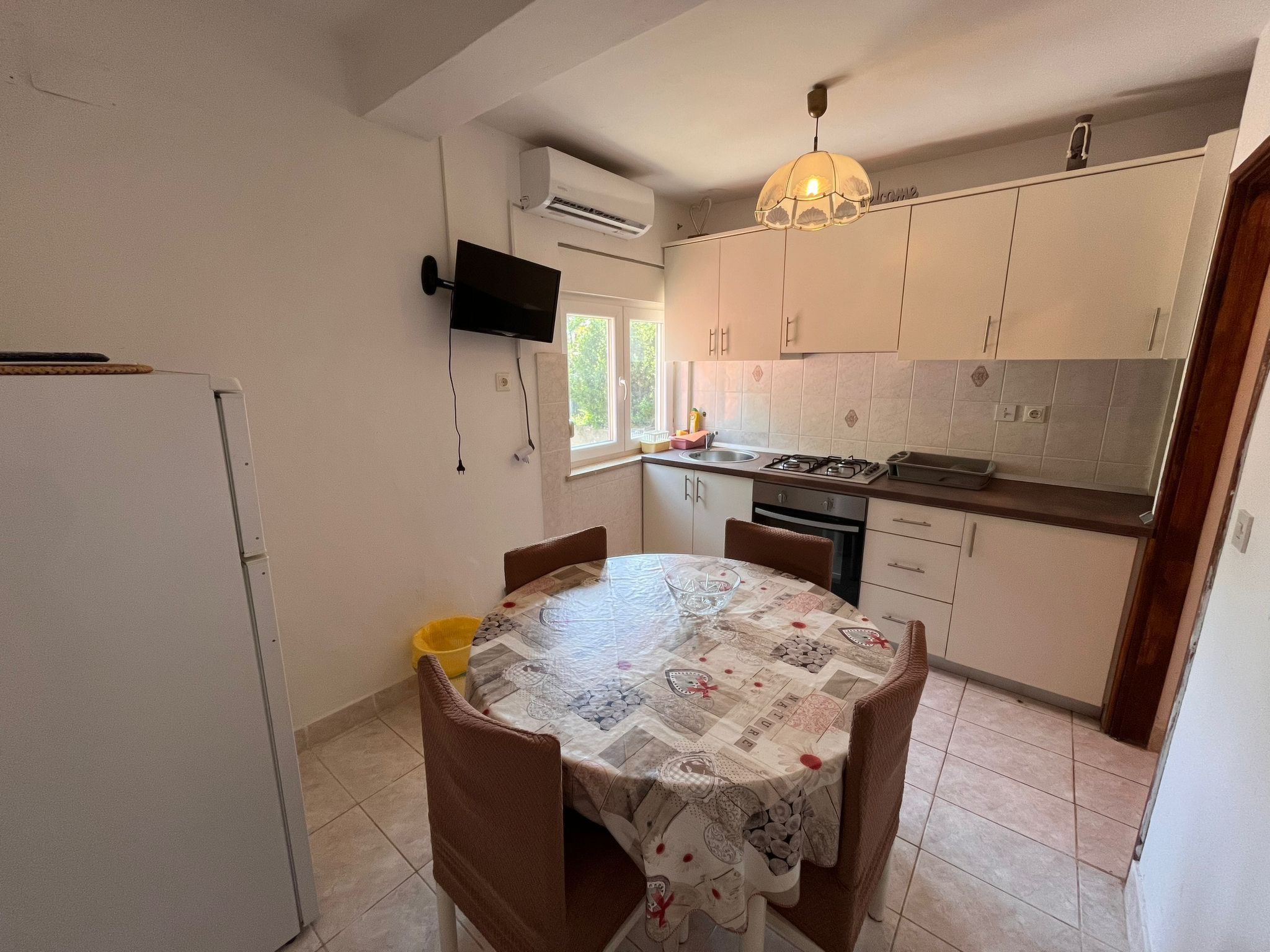 Julieta 01 - Agentur TA Leut — Kitchen / Dining Room (2 of 13)