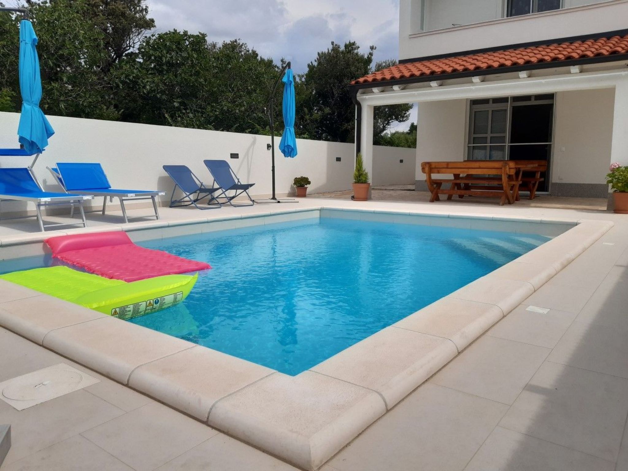 Luxuswohnung Bianca mit Pool — Pool Outdoor (3 of 21)