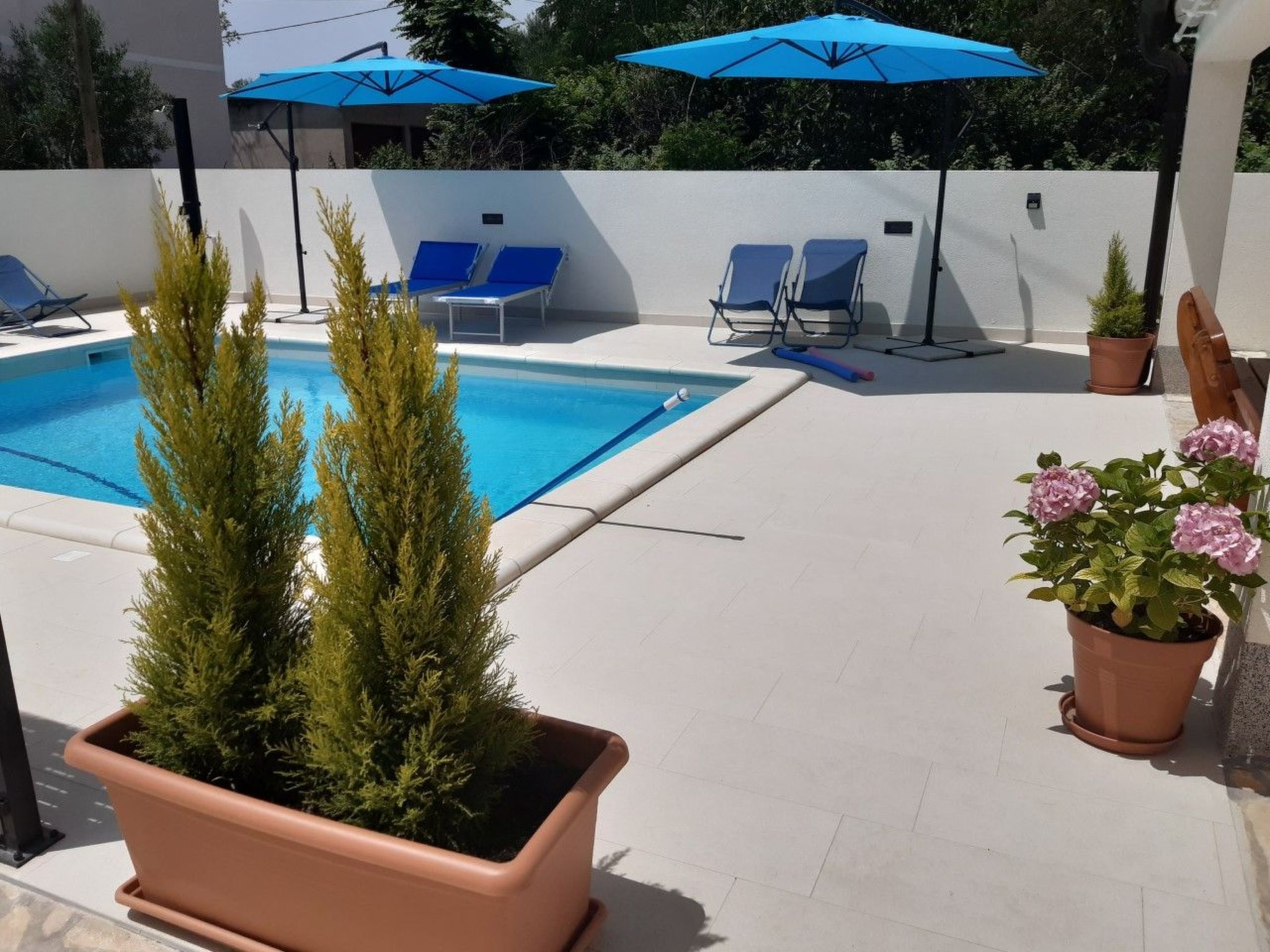 Luxuswohnung Bianca mit Pool — Pool Outdoor (4 of 21)