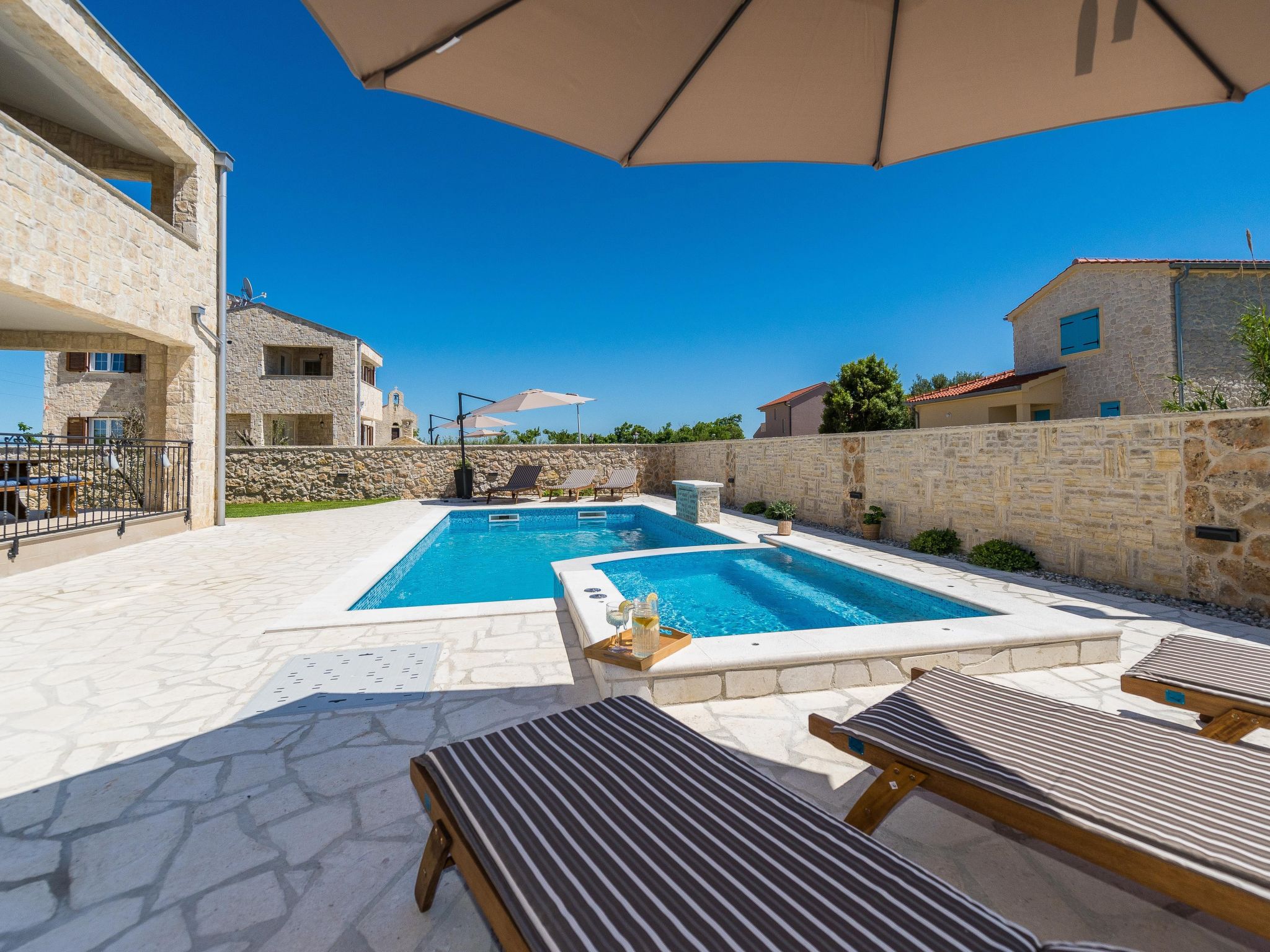Villa Vid 01 mit beheiztem Pool - Agentur TA Leut — Pool Outdoor (3 of 27)