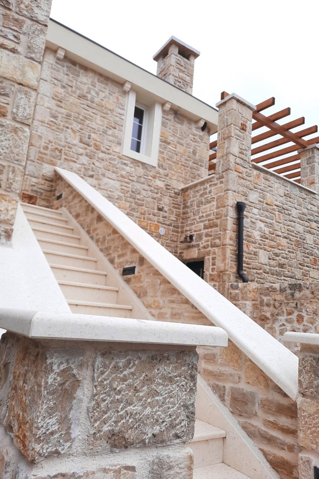 Zimmer "Graues Zimmer" mit privatem Balkon - Buiten