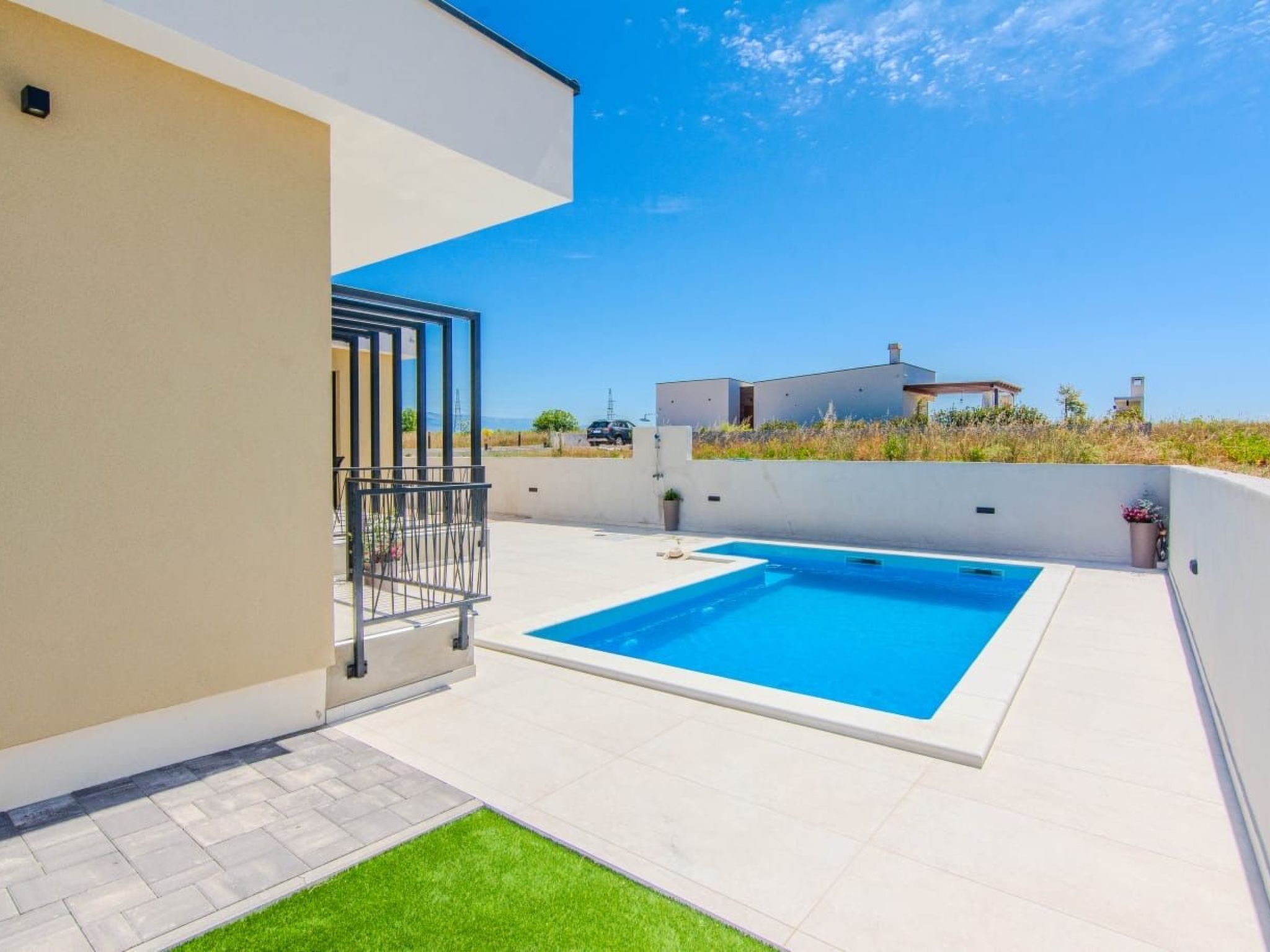 Neues modernes Poolhaus in Privlaka