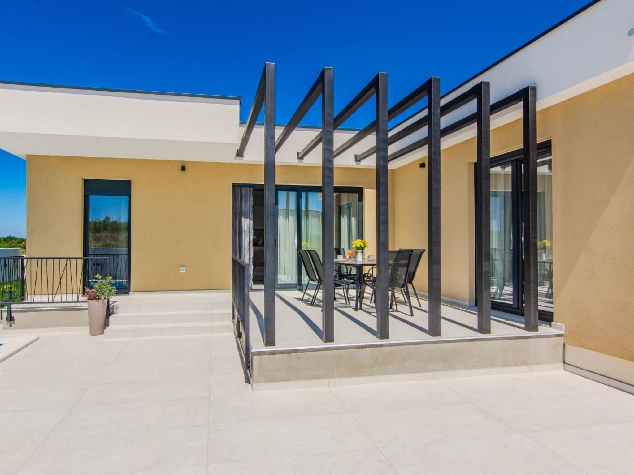 Neues modernes Poolhaus in Privlaka-Draußen