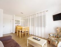 Appartement 4 Laura: Vrijstaand aan zee in Privlaka, 80m van het strand - thumbnail 2