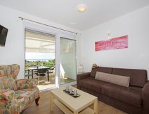Appartement 4 Laura: Vrijstaand aan zee in Privlaka, 80m van het strand - thumbnail 4