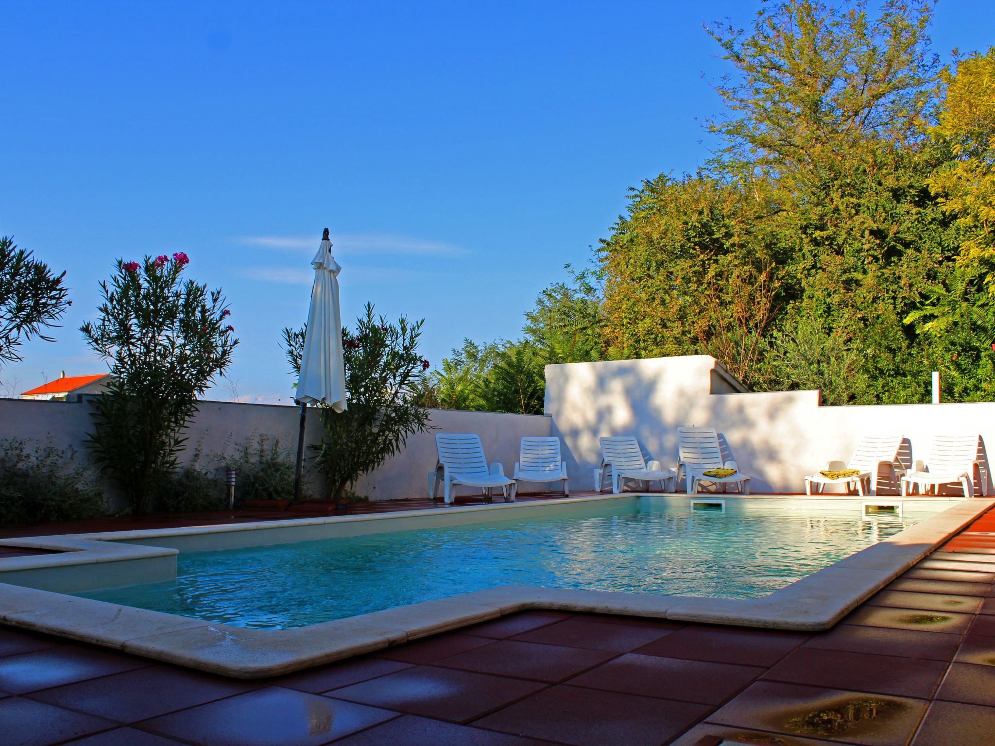 4-Schlafzimmer-Wohnung mit privatem Pool-Binnen