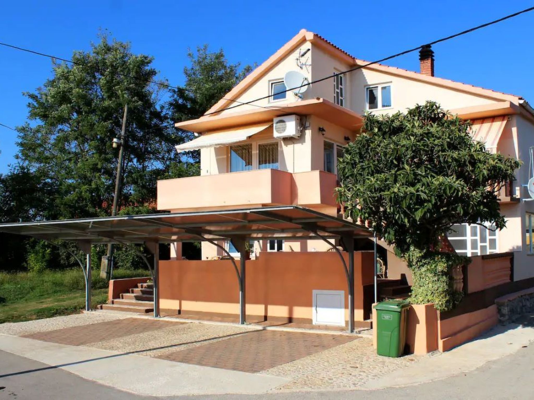 4-Schlafzimmer-Wohnung mit privatem Pool-Binnen