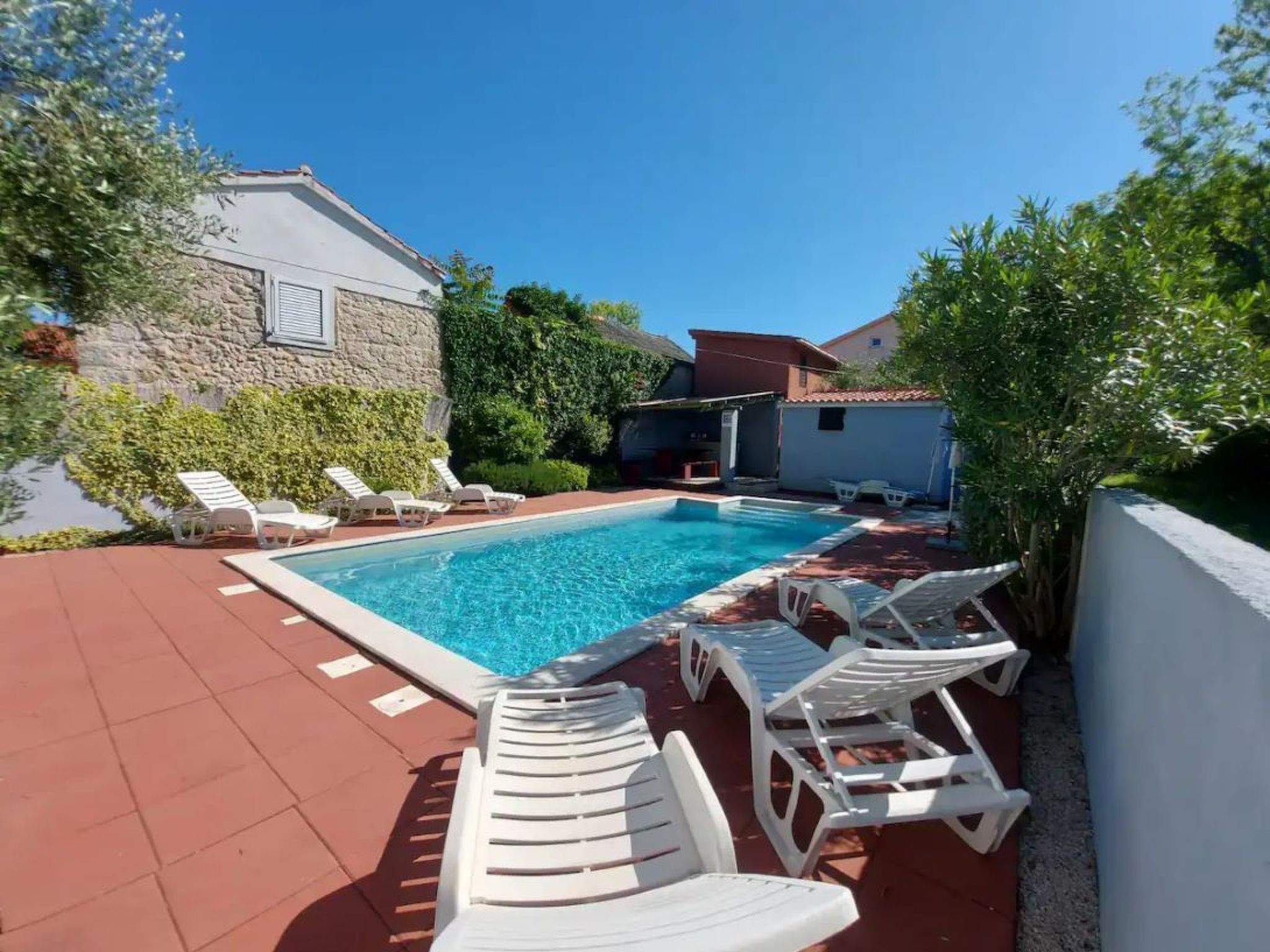 4-Schlafzimmer-Wohnung mit privatem Pool-Binnen