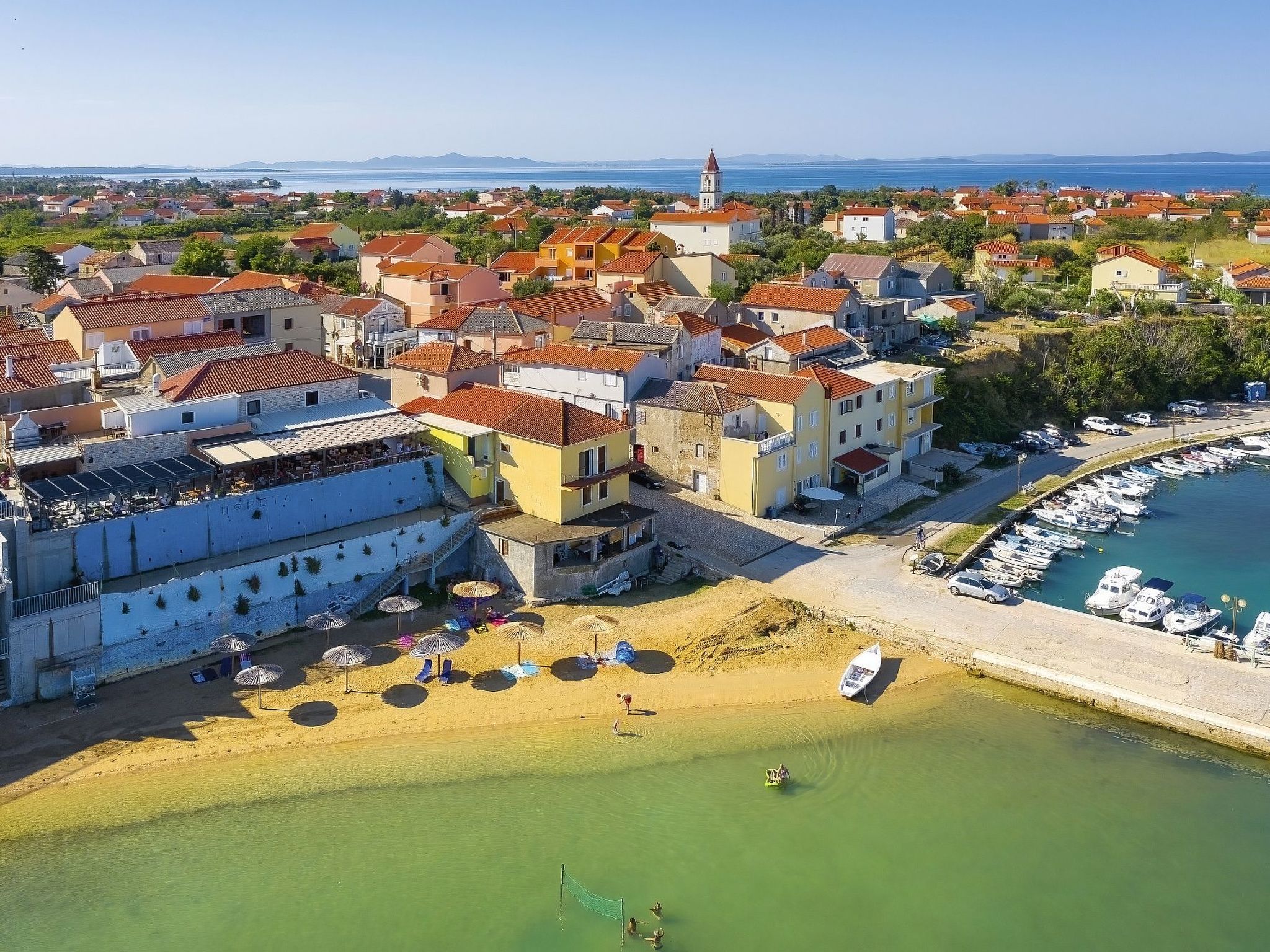 Appartement in Privlaka mit Terrasse - TA Leut Agency-Drinnen