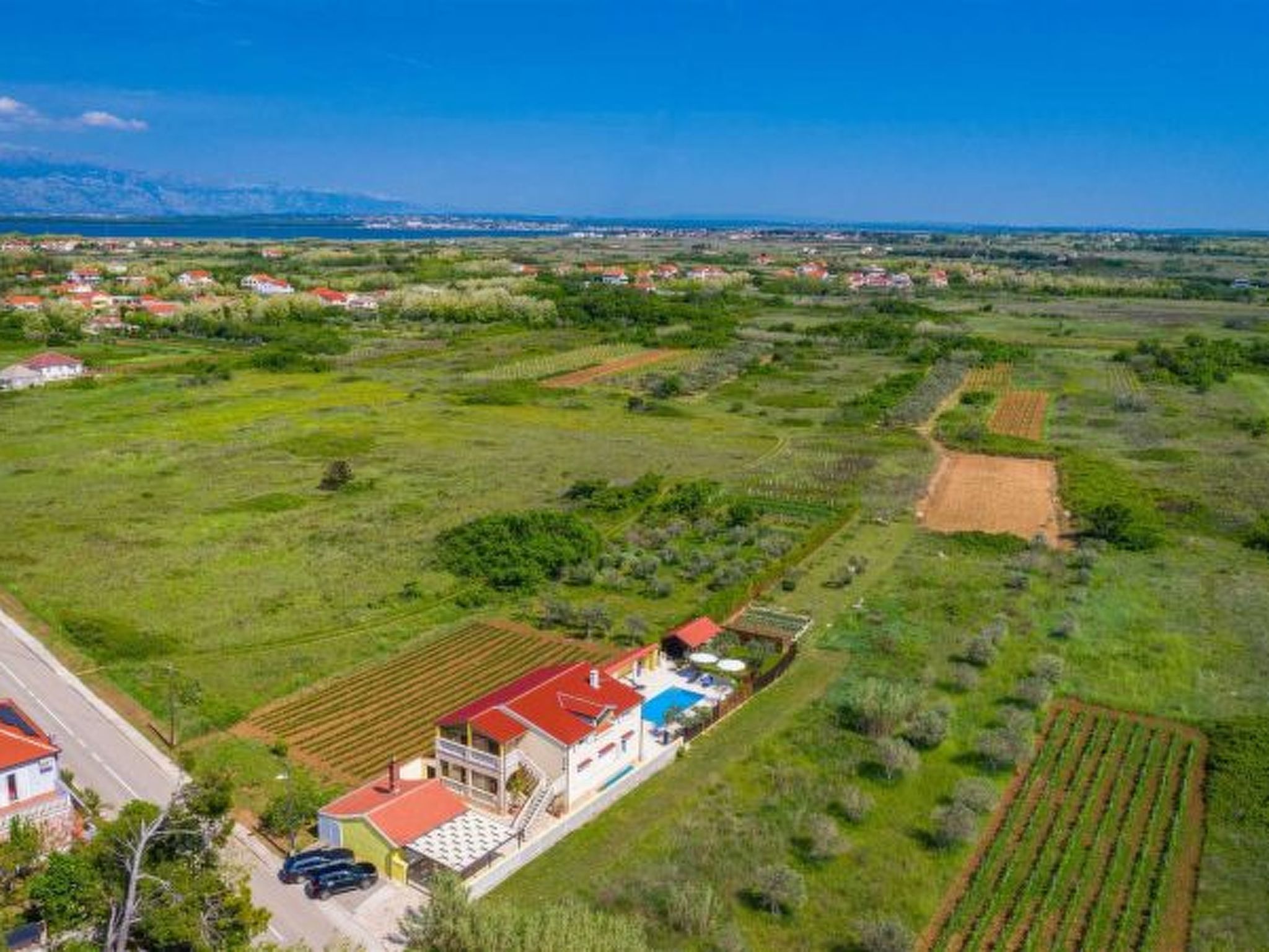 Apartment house Simoni with pool - Image-tags.info