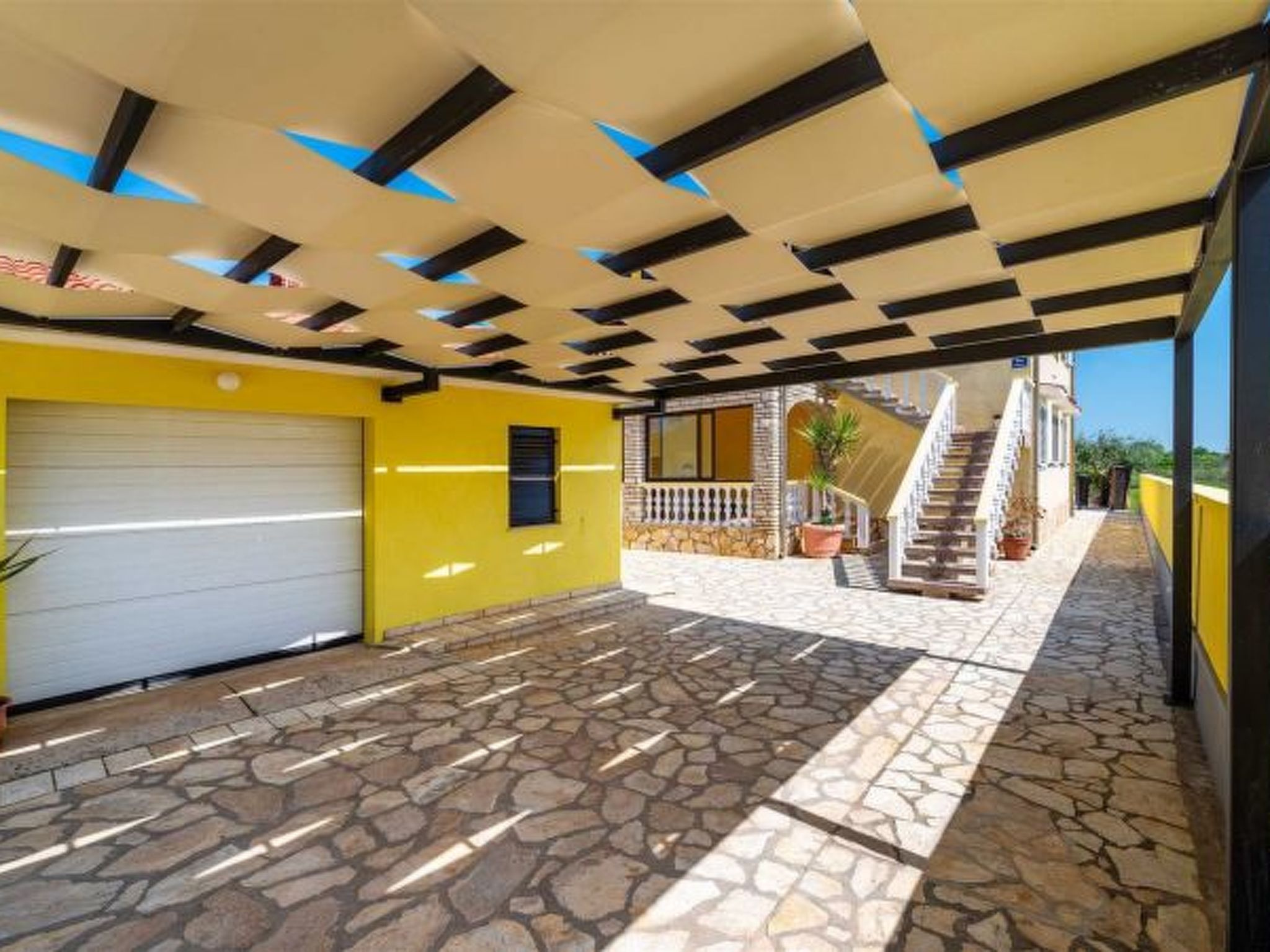 Apartment house Simoni with pool - Image-tags.info