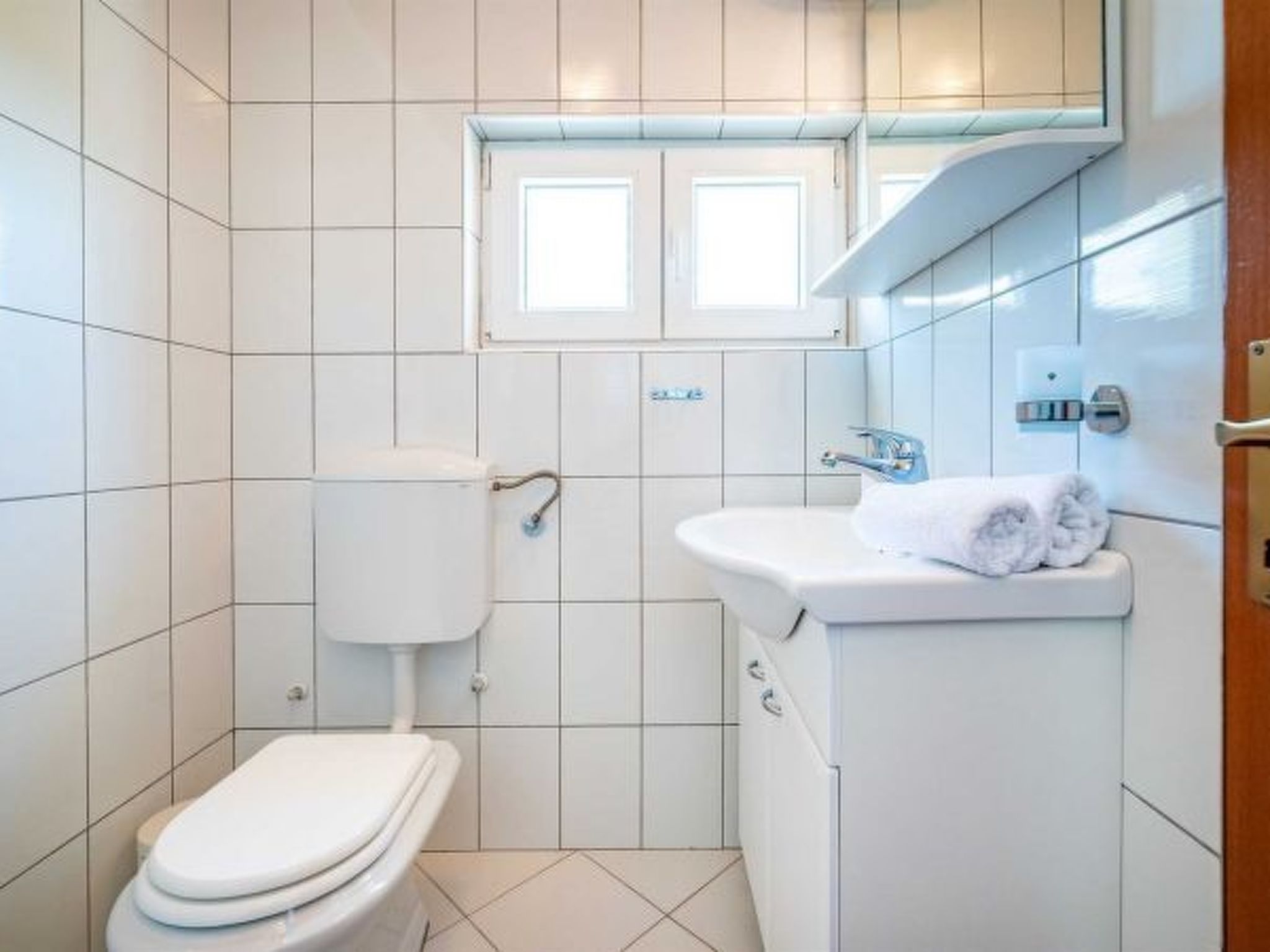 Apartment house Simoni with pool - Image-tags.info