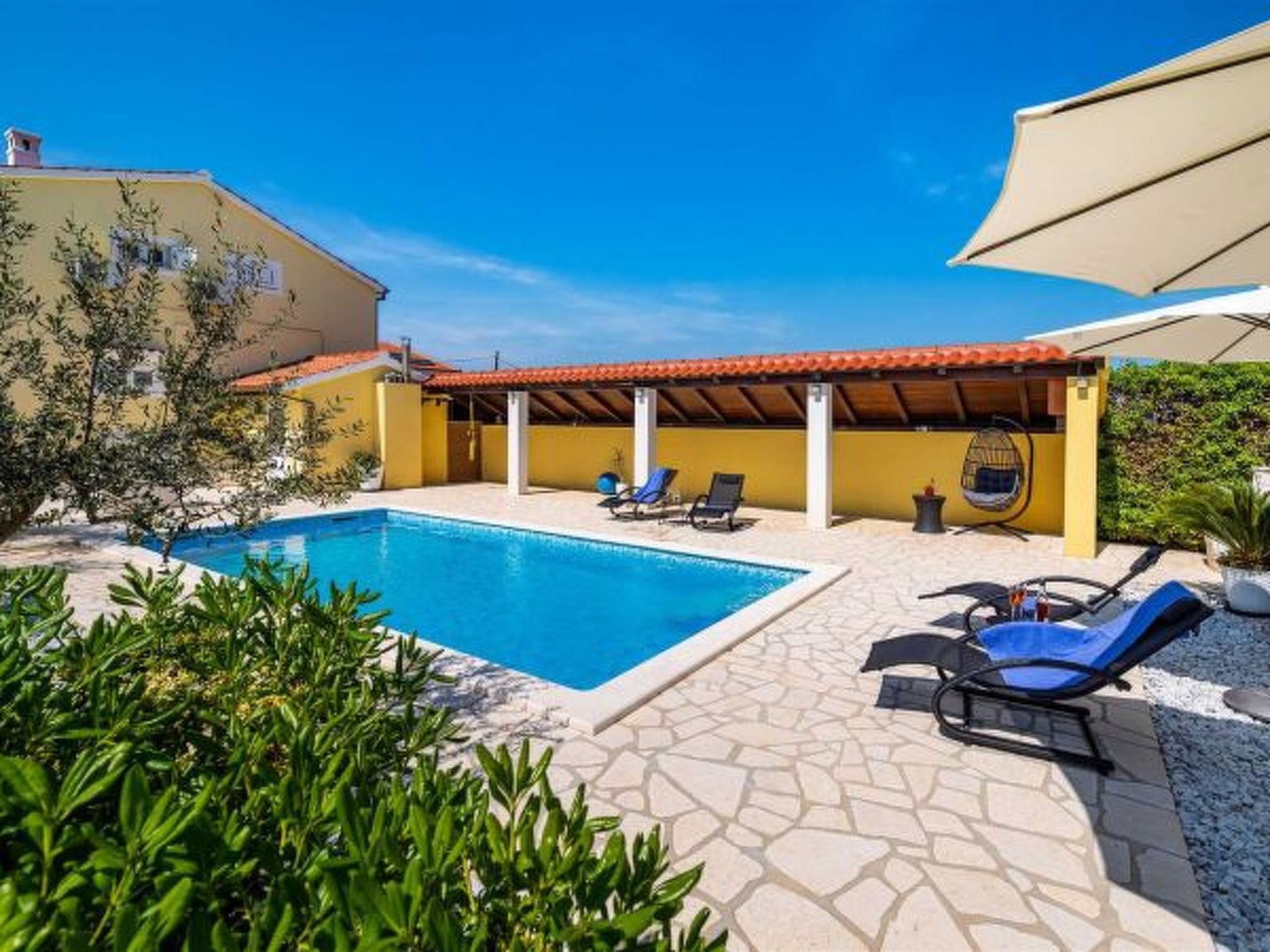 Apartment house Simoni with pool