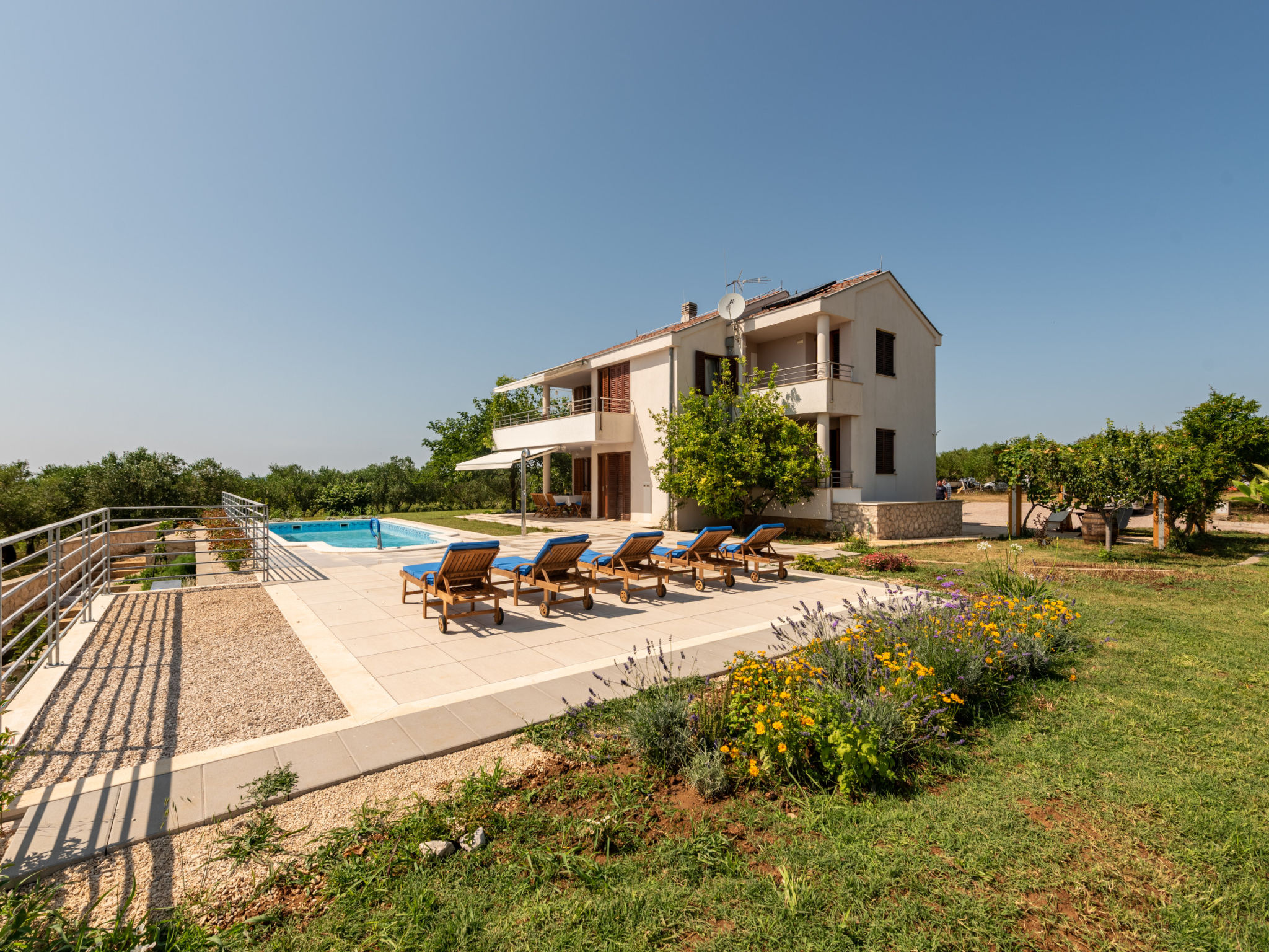 Olivar house with heated pool by the beach