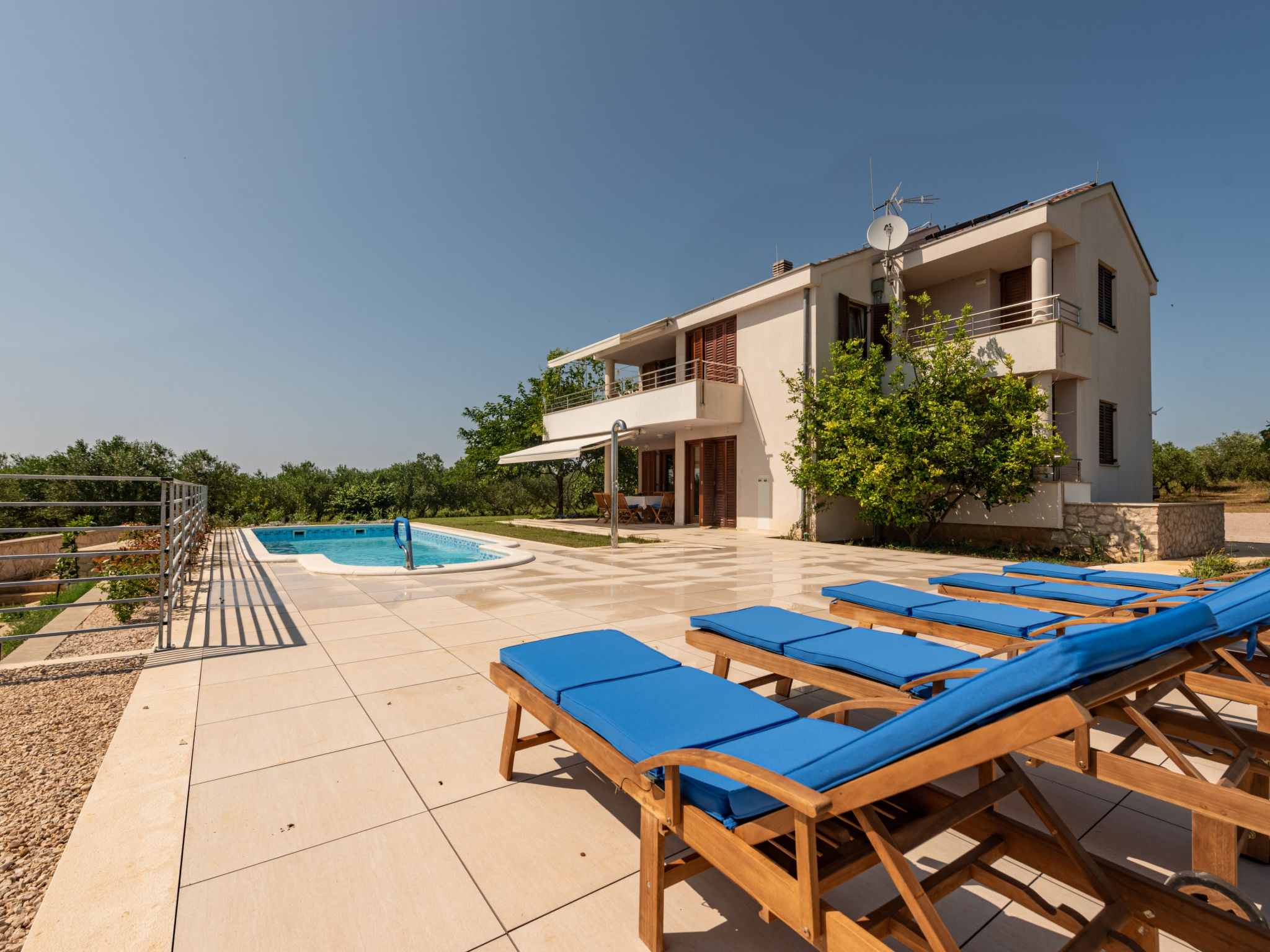 Olivar house with heated pool by the beach