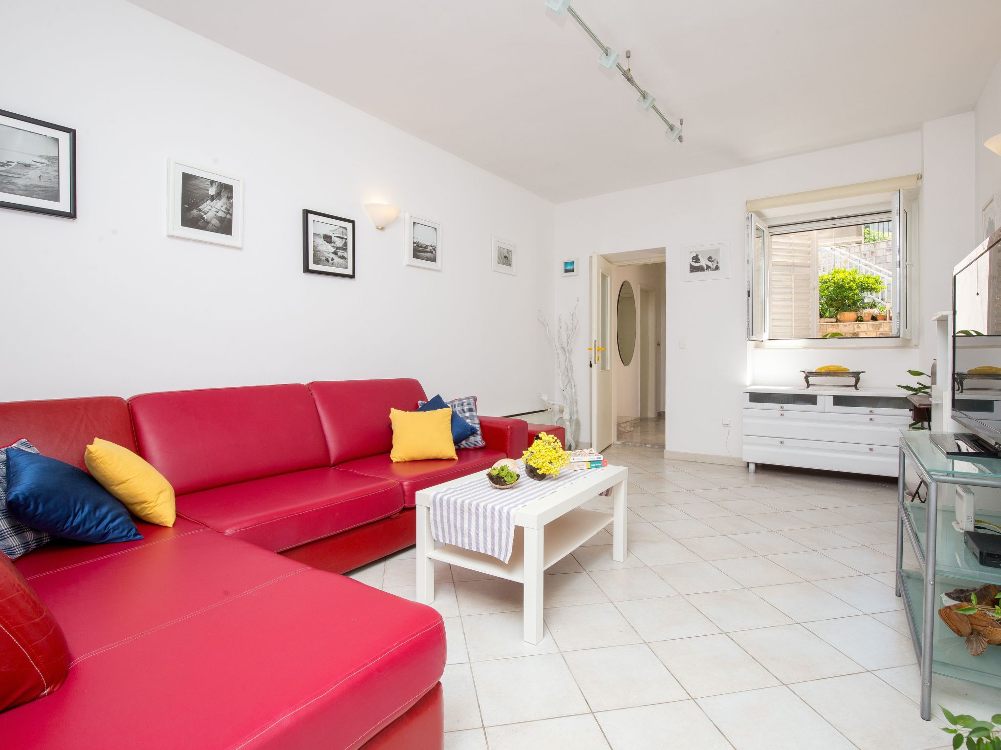 Großes Ferienhaus mit Terrasse und Garten