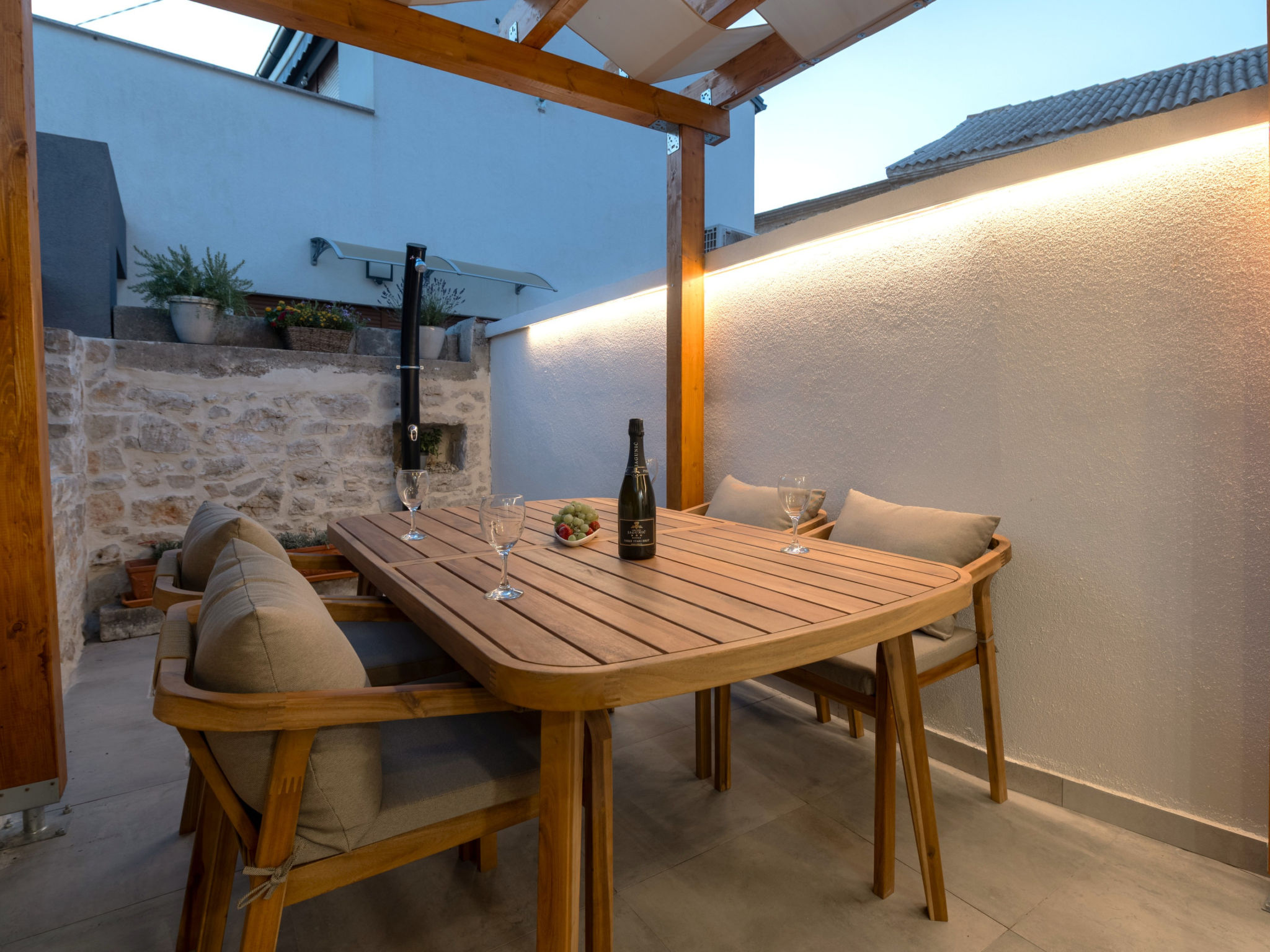 Holiday House Blažov Dvor with jacuzzi - Buiten