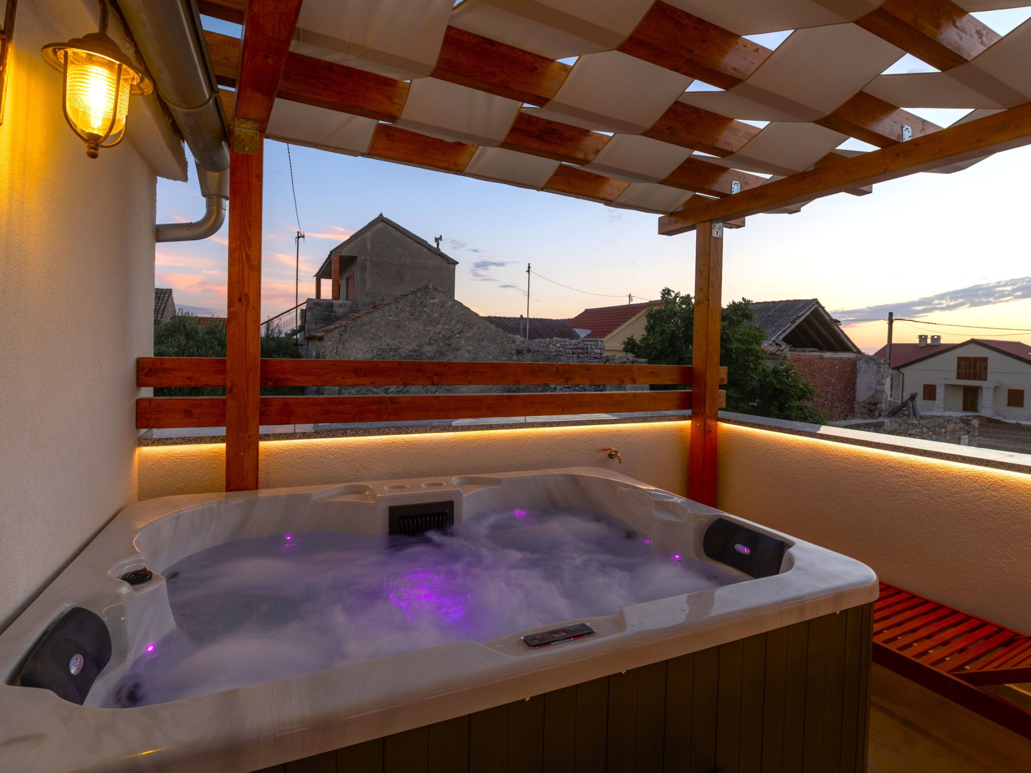 Holiday House Blažov Dvor with jacuzzi - Buiten