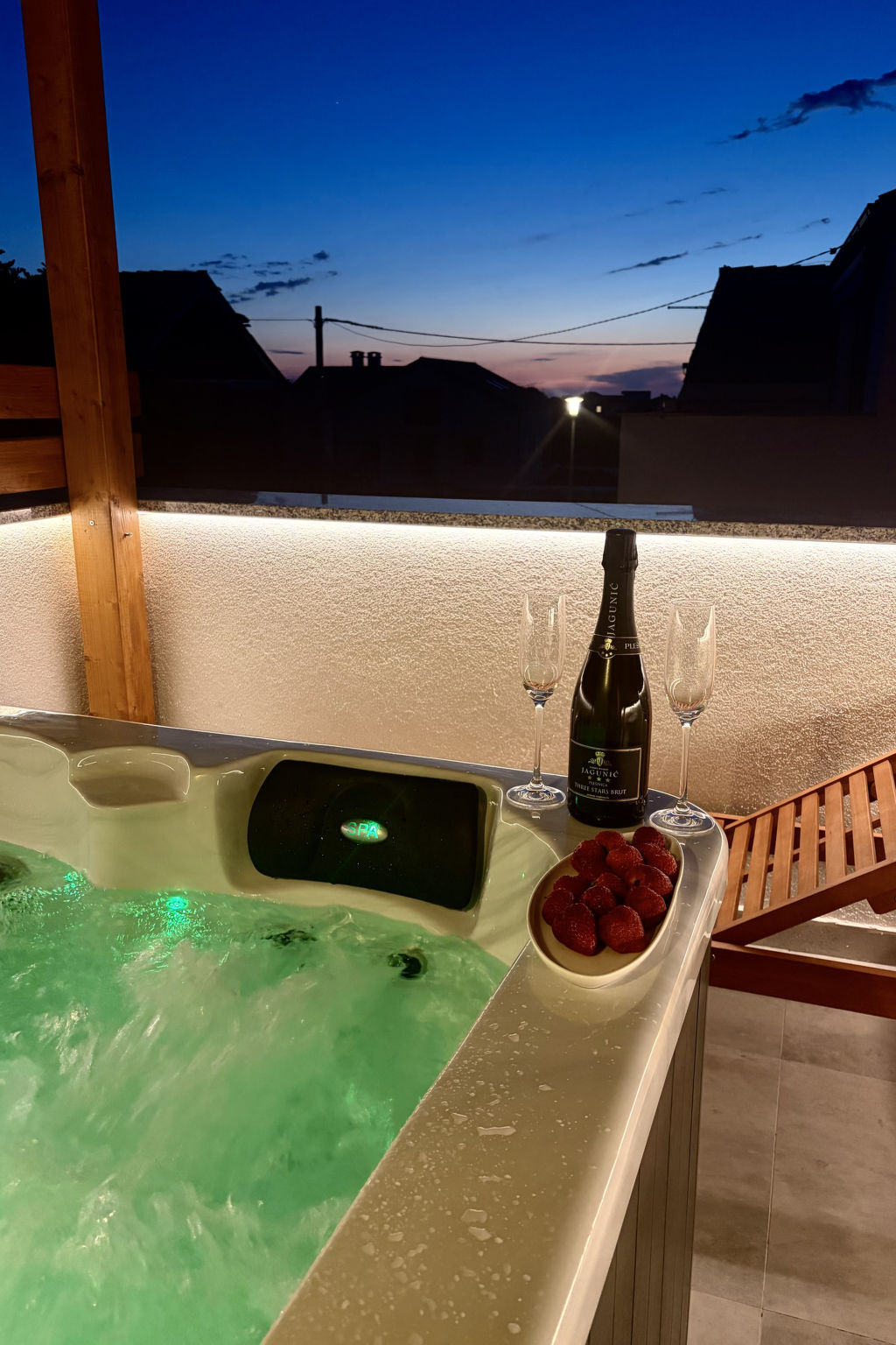 Holiday House Blažov Dvor with jacuzzi - Buiten