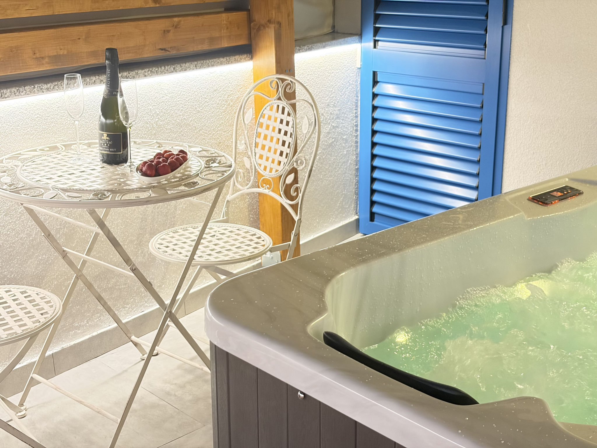 Holiday House Blažov Dvor with jacuzzi - Buiten